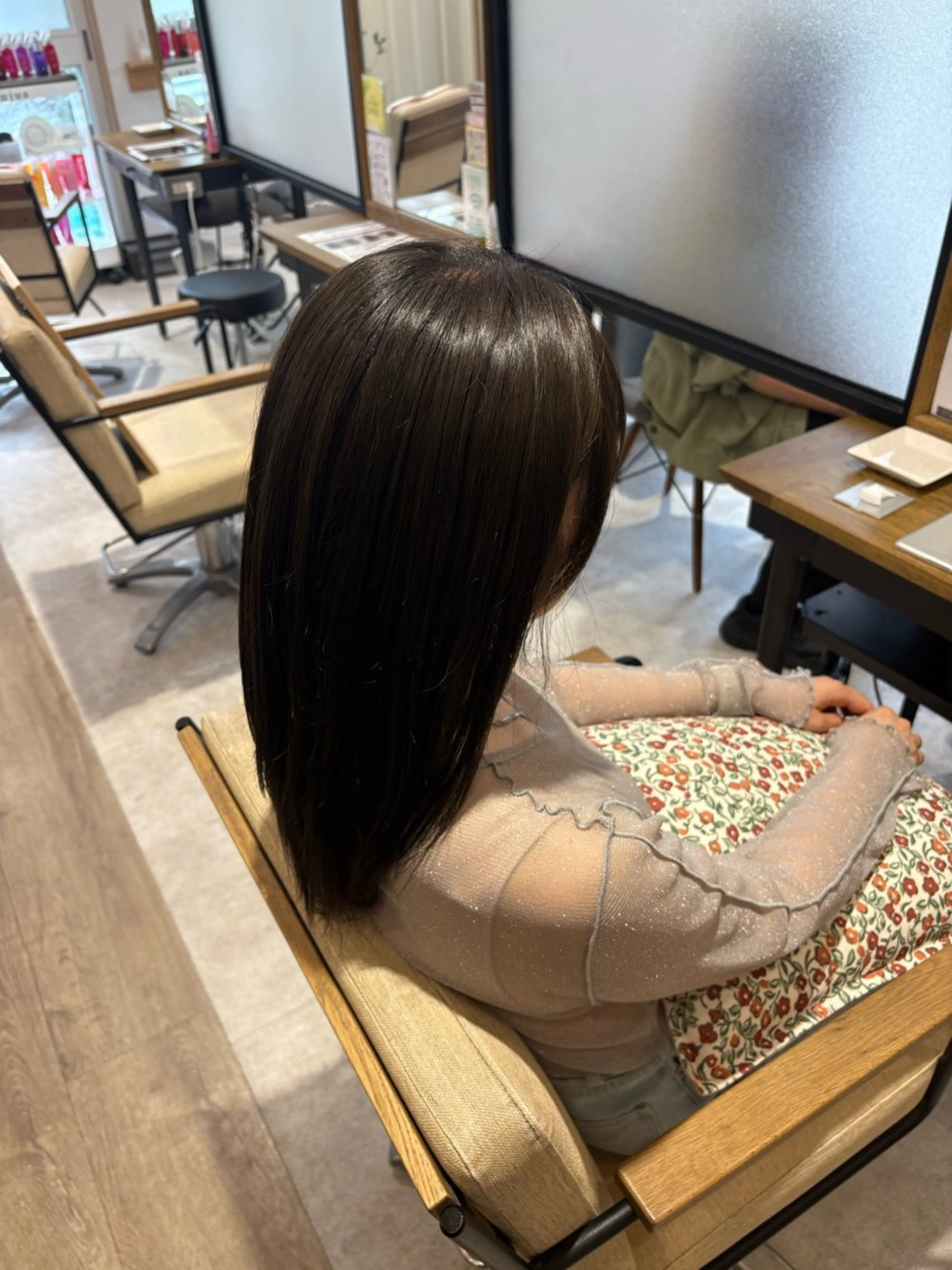 カラー ベージュカラー オリーブベージュ カット ヘアカラー 奥村 奈々加のヘアスタイル