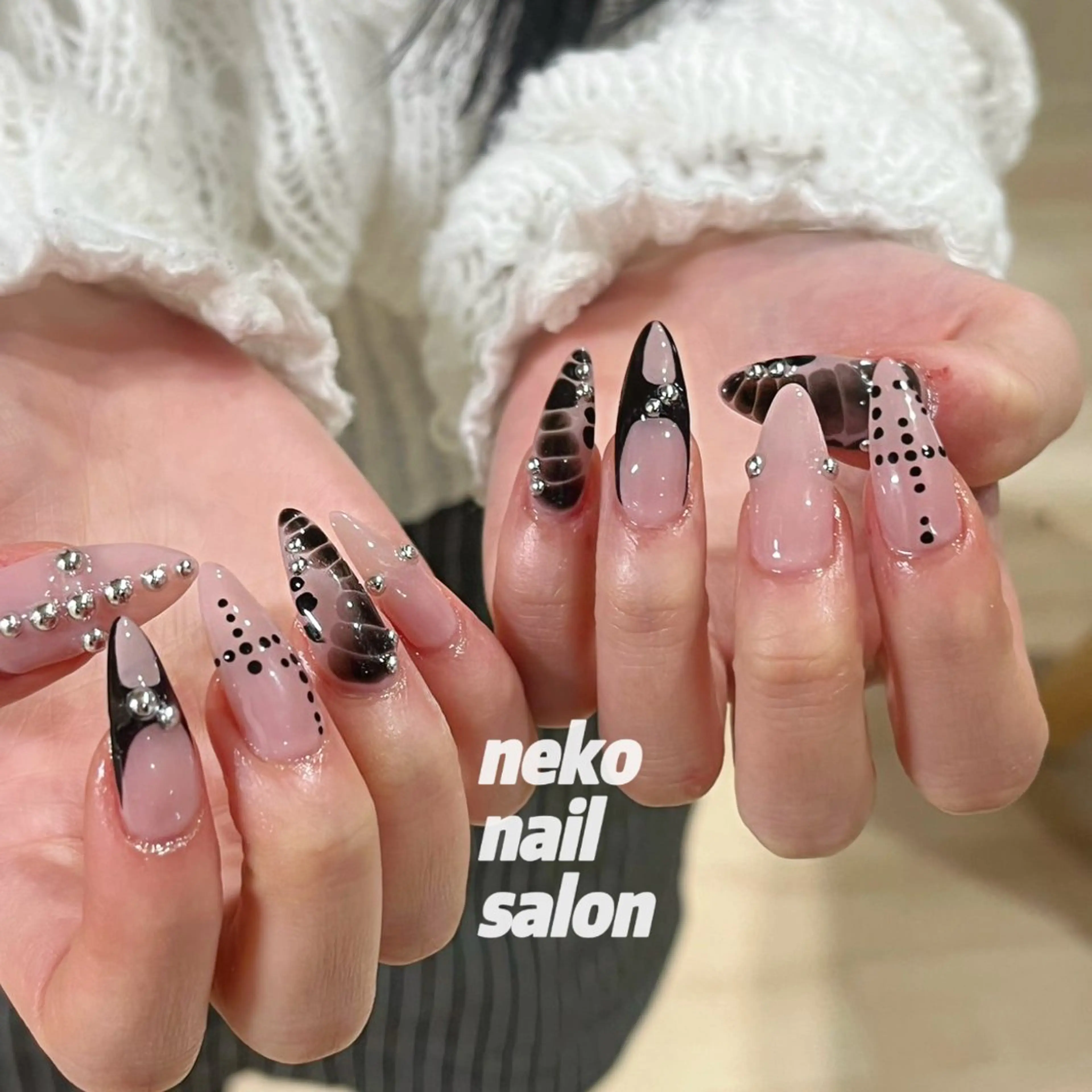 ネイル ドット ロングネイル ニュアンスネイル ネイルチップ ハンドネイル neko nailのネイルデザイン