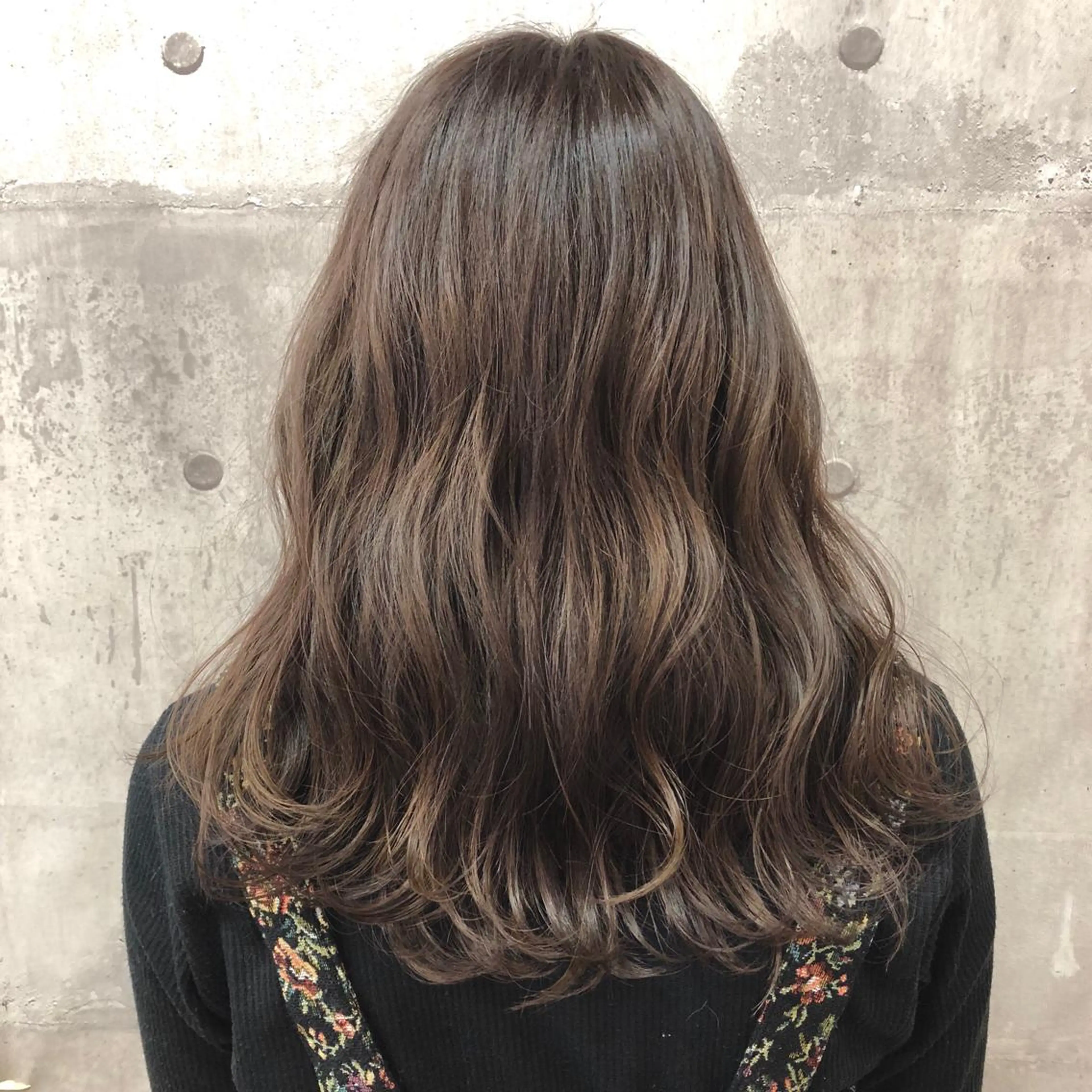 セミロング カラー 菅沢 奈生のヘアスタイル