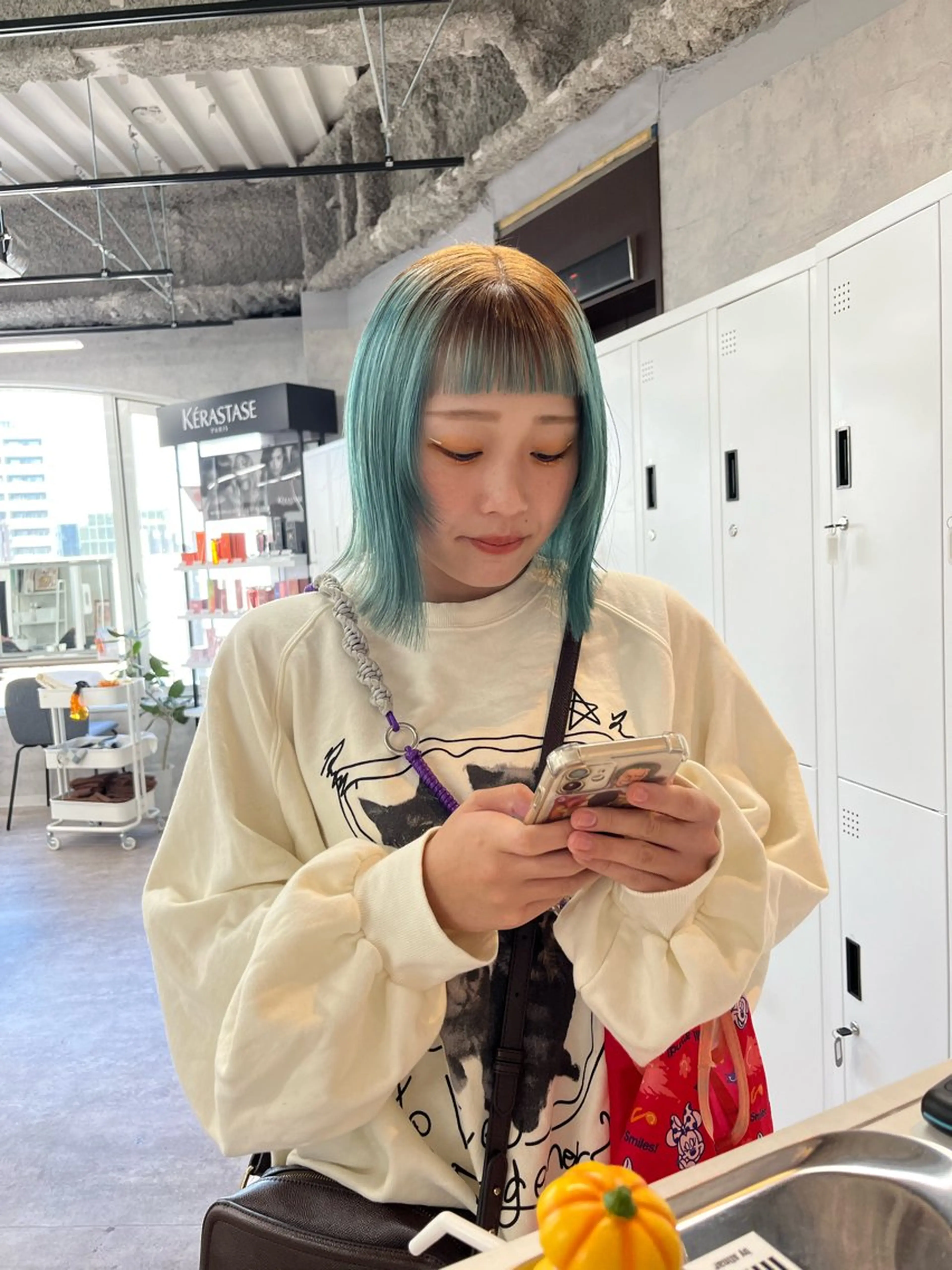 ミディアム カラー ハイトーン/レイヤー 💜Akaneのヘアスタイル