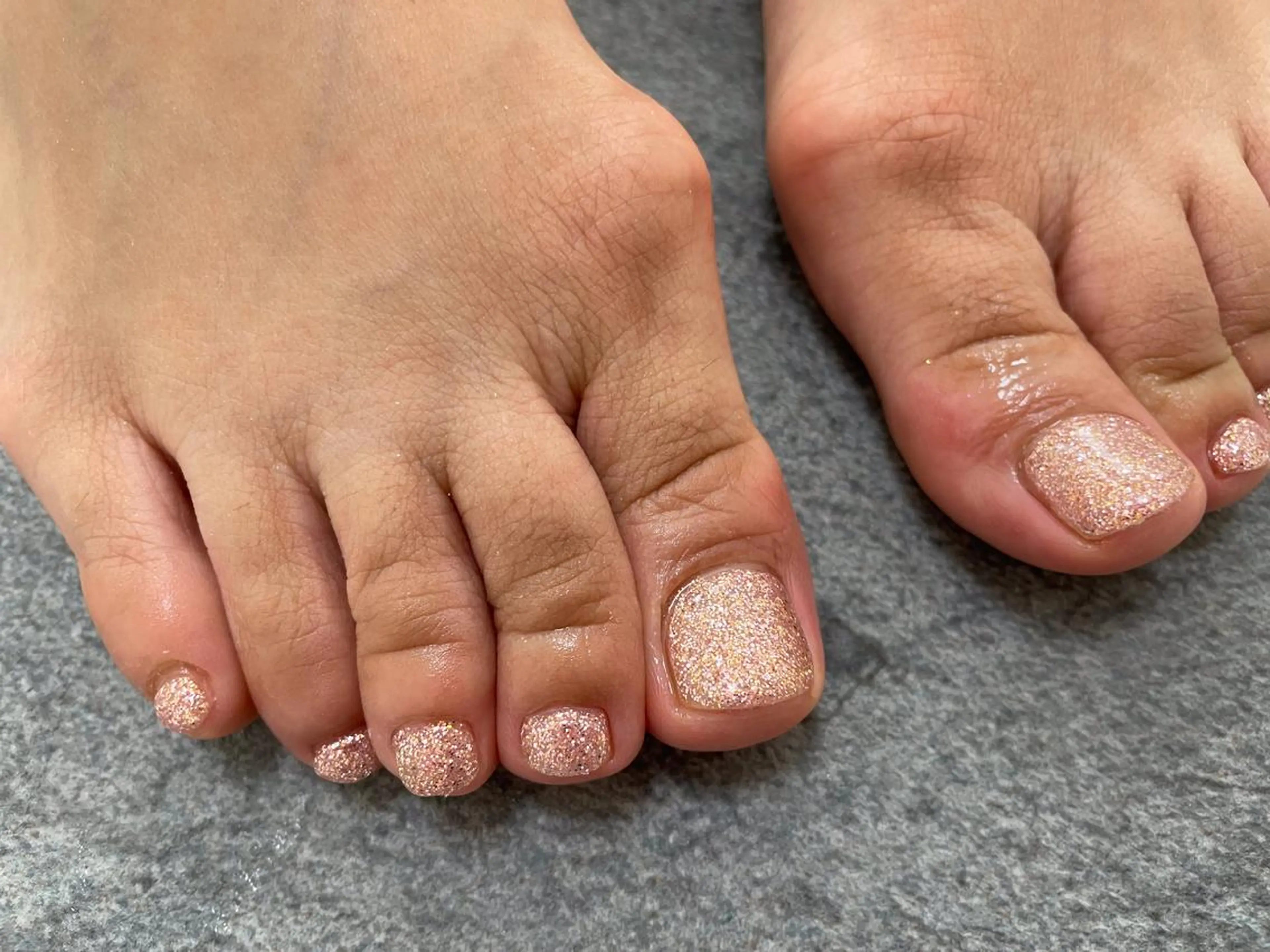 ネイル キラキラネイル ワンカラーネイル フットネイル mogunail &blowのネイルデザイン