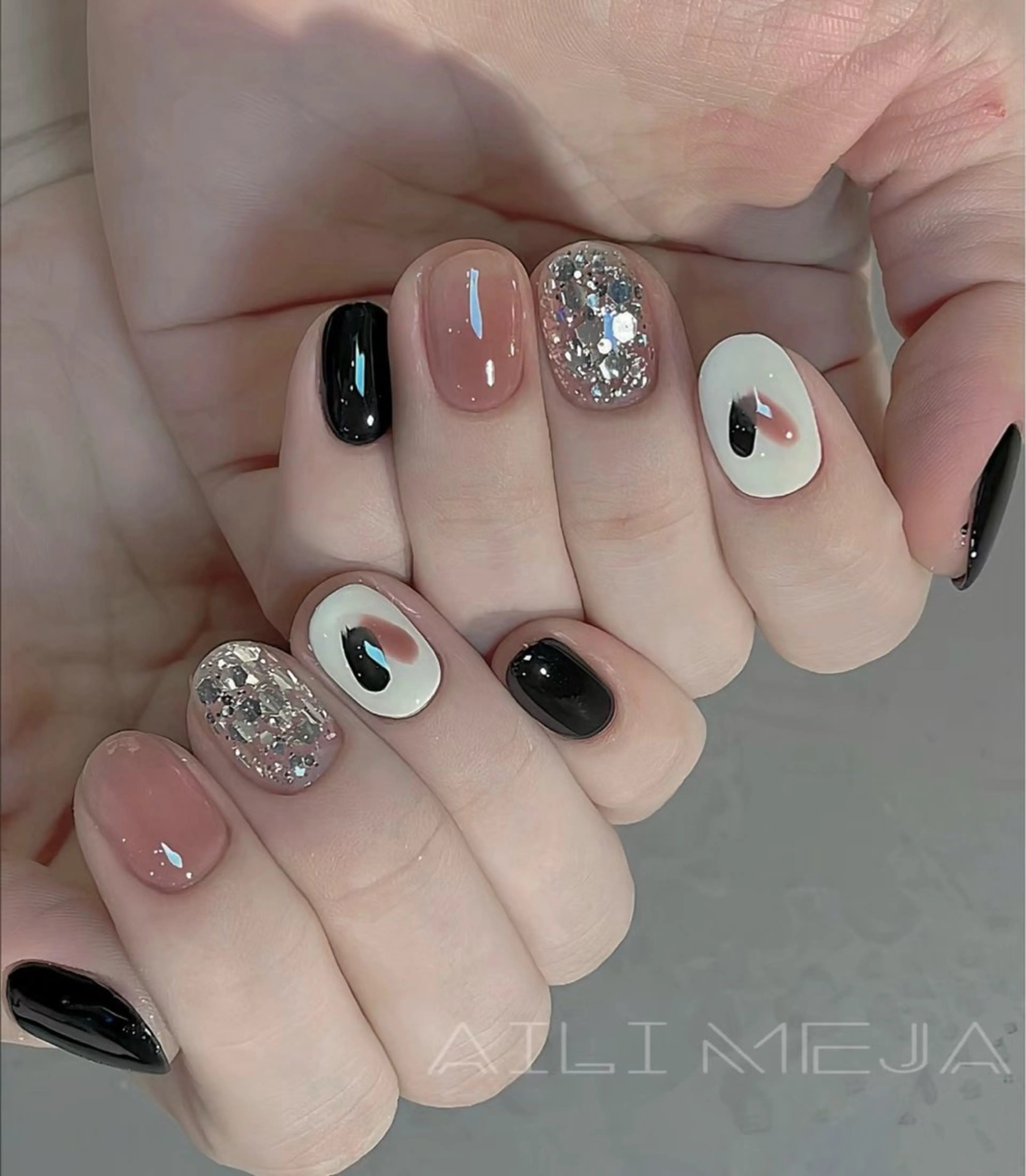 ネイル 長さ出し フットネイル フレンチネイル ジェルネイル ガラスフレンチ ハンドネイル ハンドケア More Glam渋谷店のネイルデザイン