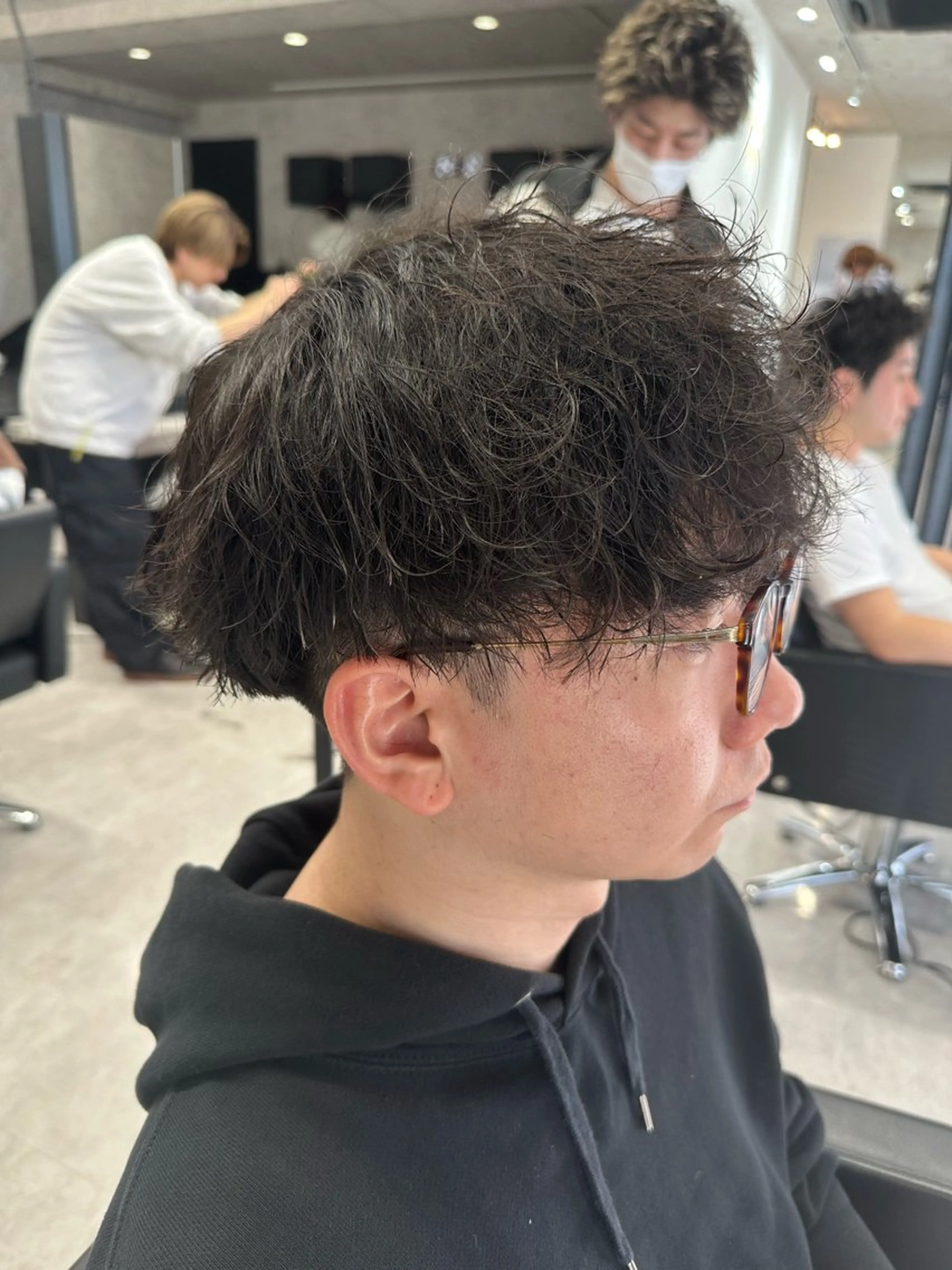 ショート パーマ メンズ メンズパーマ 波巻きパーマ カット パーマ ユウ🪄 パーマ指名No1のヘアスタイル