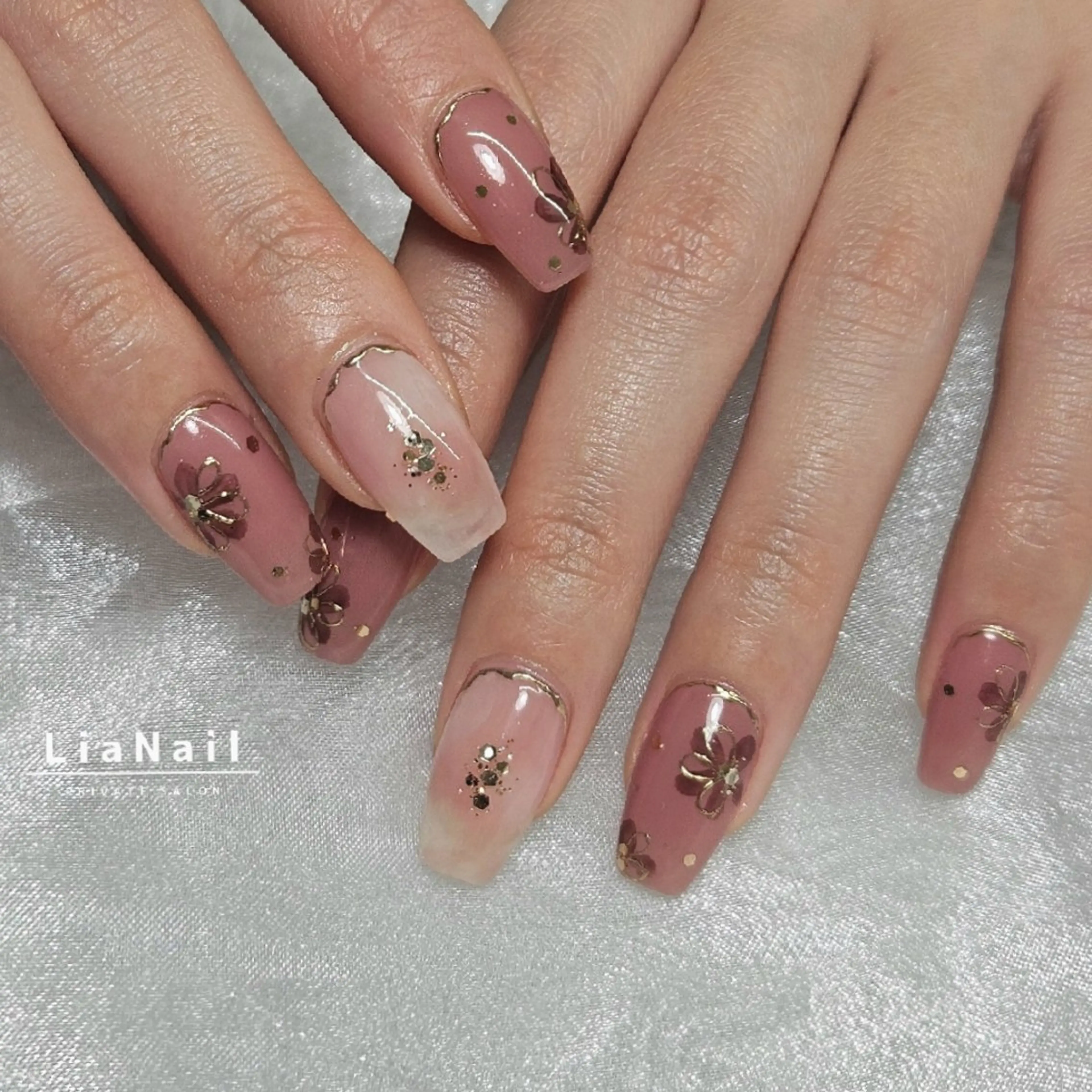 ネイル アートネイル ミラーネイル ハンドネイル Lia Nailのネイルデザイン