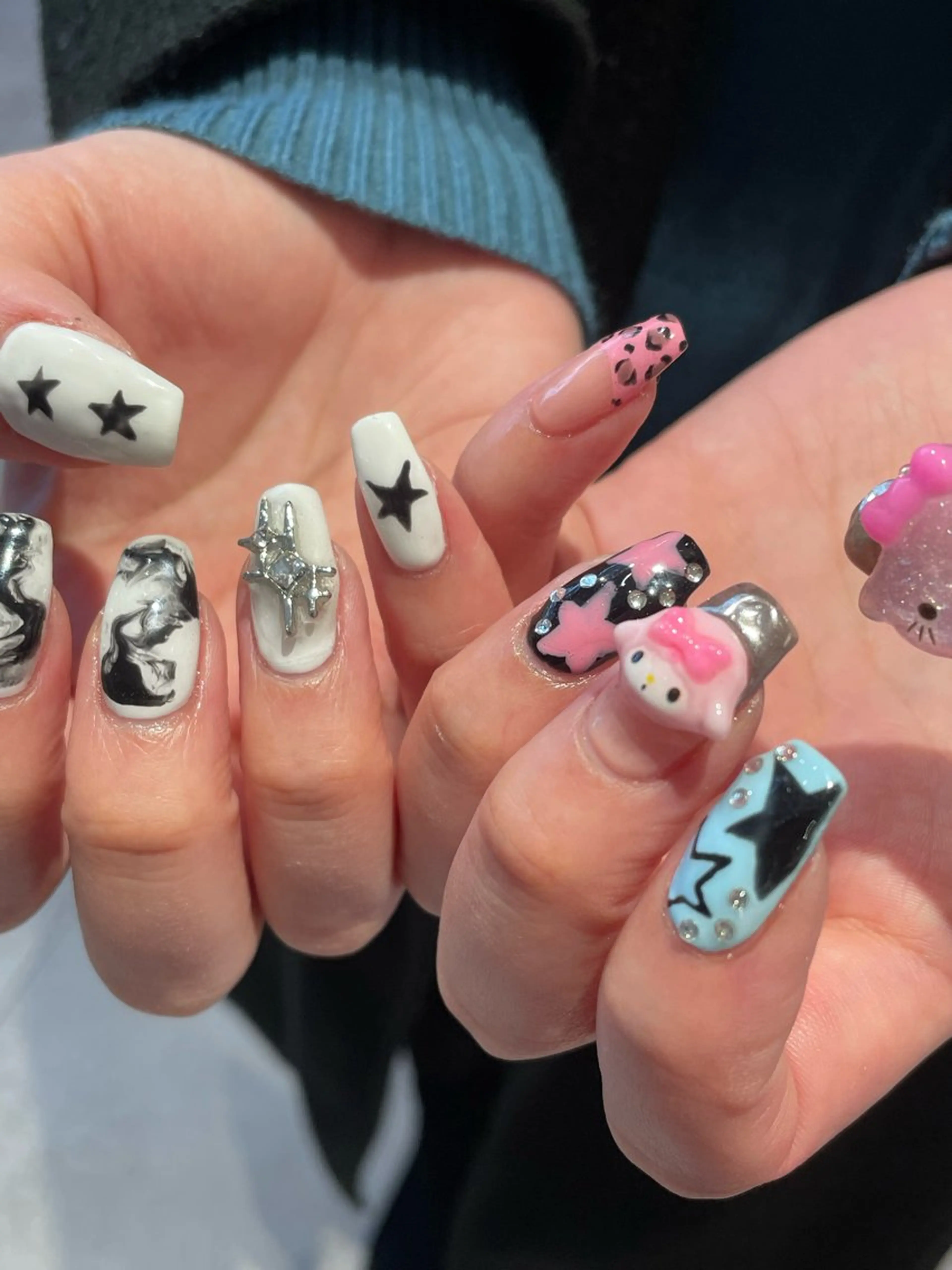 ネイル 🎀ボブ＋ハイトーン シュカ👶🏻のヘアスタイル