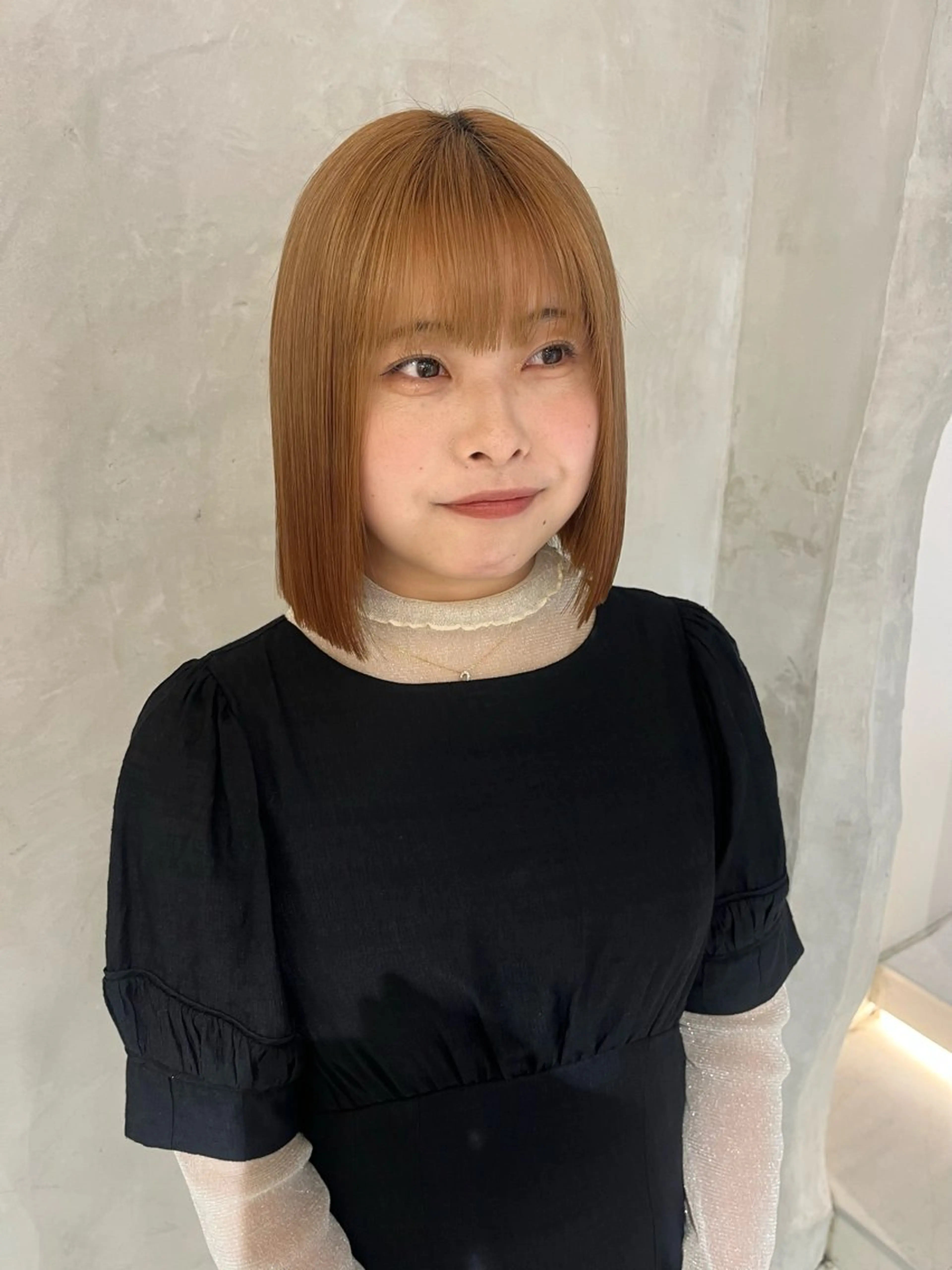 ミディアム カラー カット ヘアカラー トリートメント 切りっぱなしボブ/ 艶カラー/綾莉のヘアスタイル