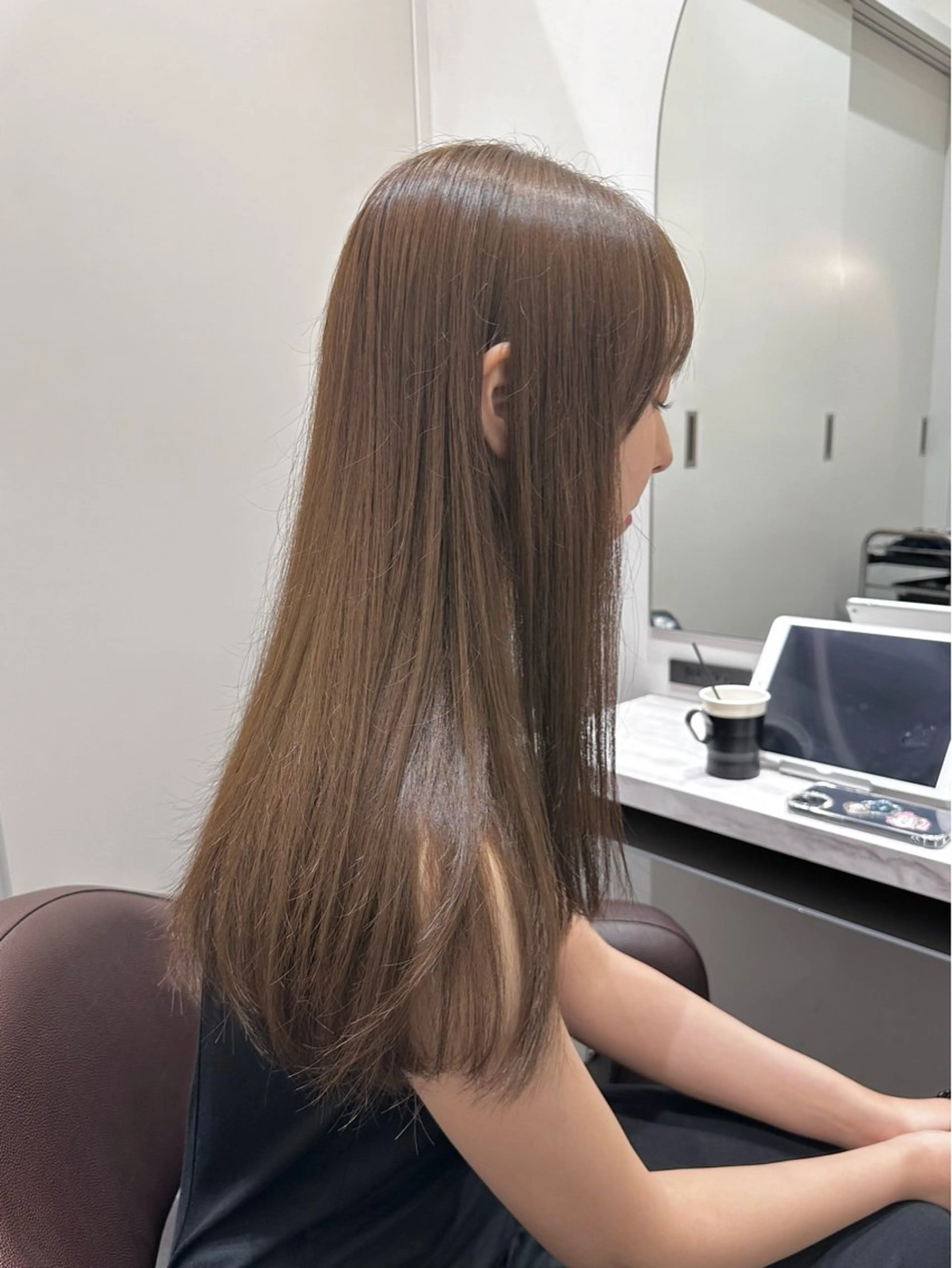 ロング カラー ベージュカラー ブリーチ ブリーチなしカラー オリーブベージュ カット ヘアカラー トリートメント 矢野 晃平のヘアスタイル