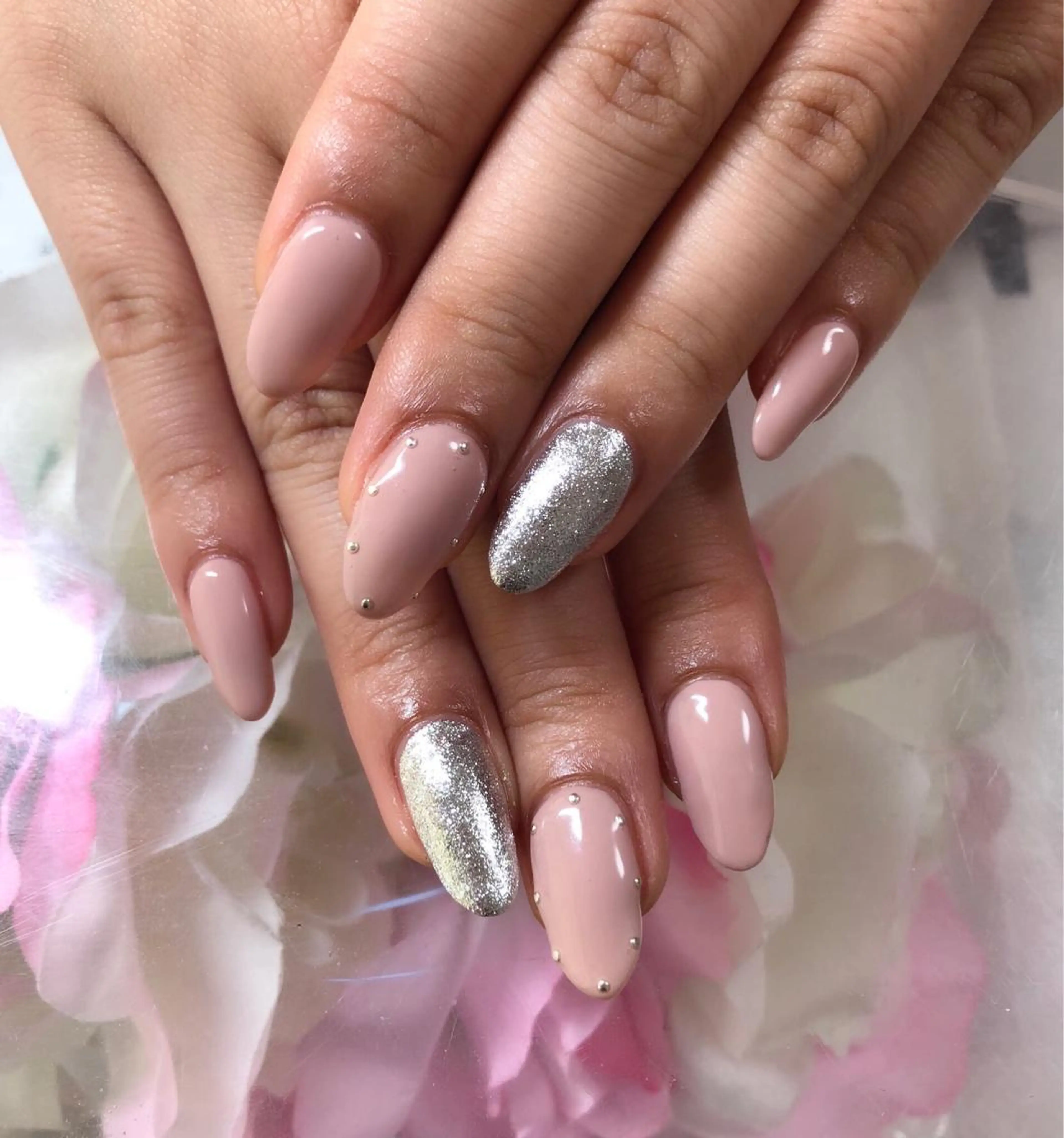 ネイル ワンカラーネイル ストーンネイル luana nailのネイルデザイン