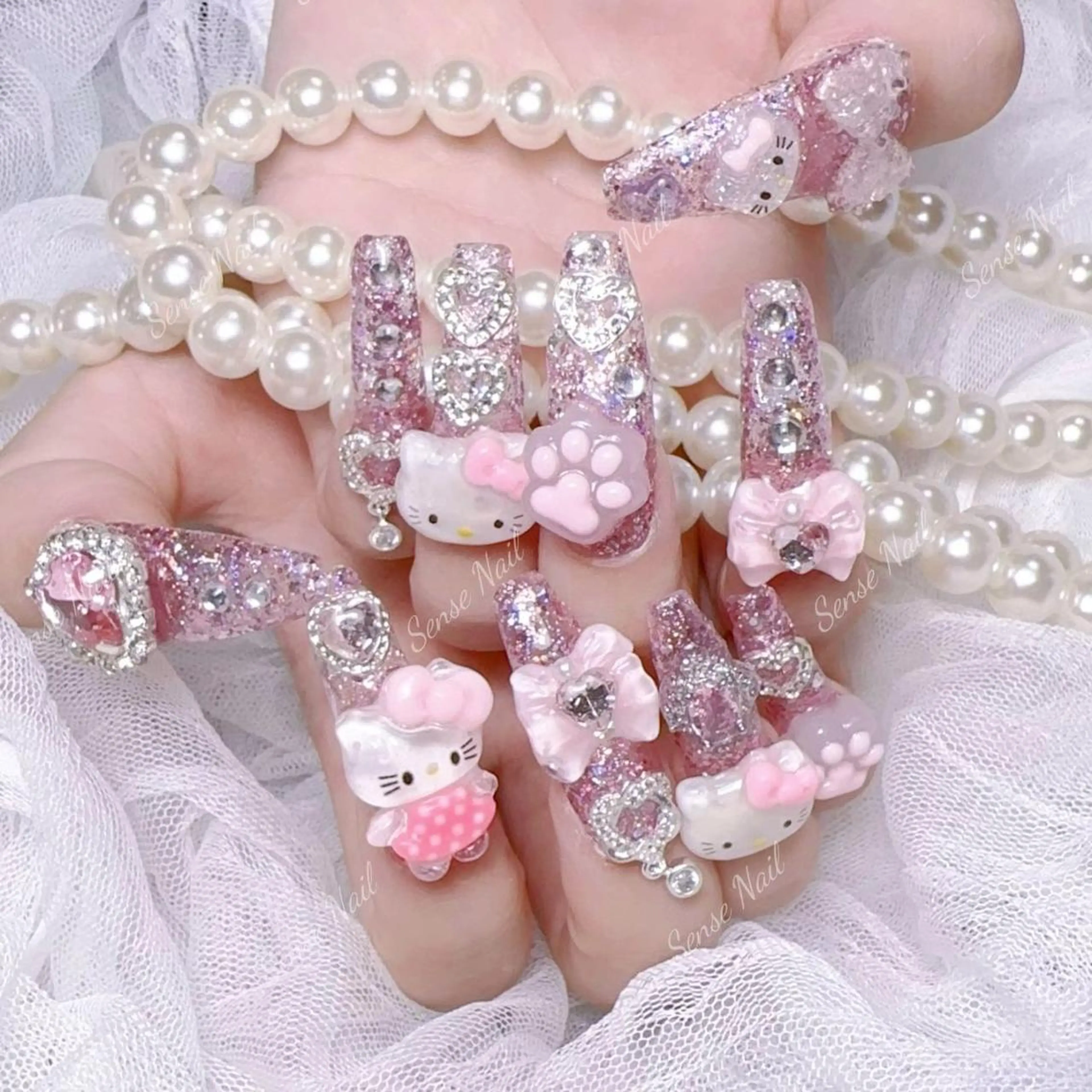 ネイル Queening 🦋のネイルデザイン