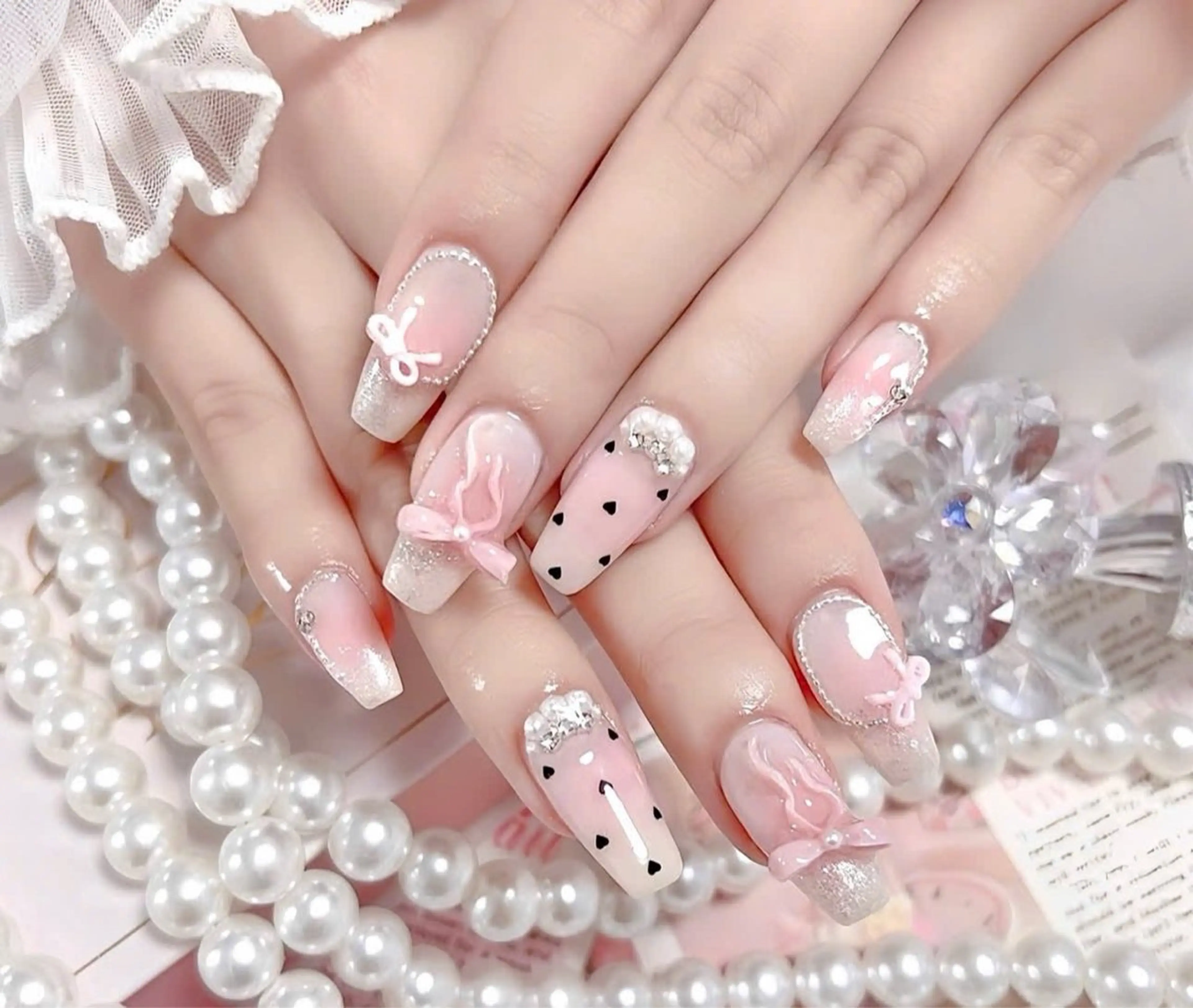 ネイル フレンチネイル ジェルネイル ガラスフレンチ ハロウィン ハート ハンドネイル H.baby Nail Salonのネイルデザイン