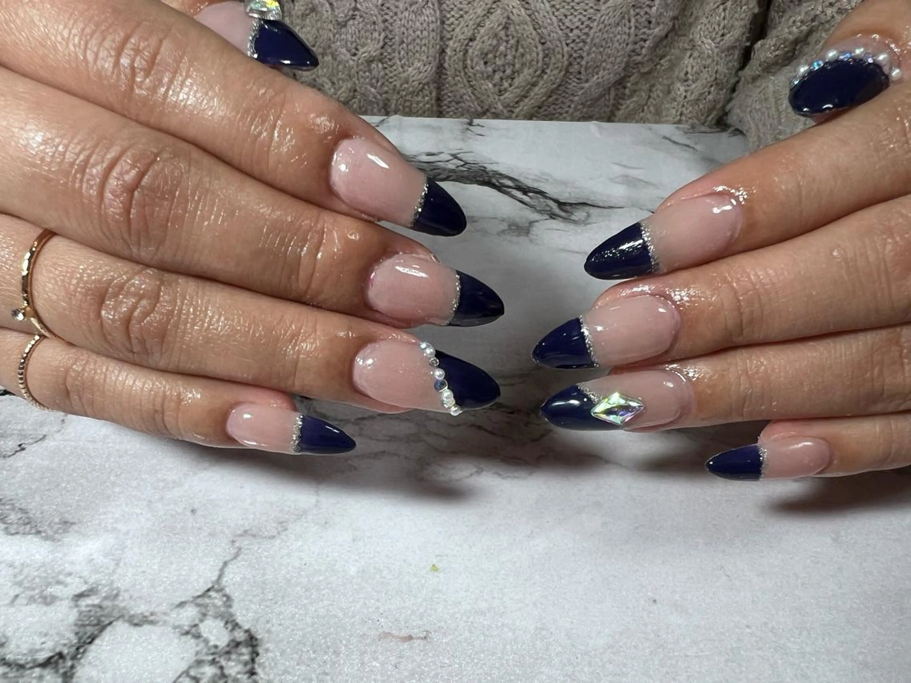 ネイル フレンチネイル 斜めフレンチ Mimi Nailのネイルデザイン