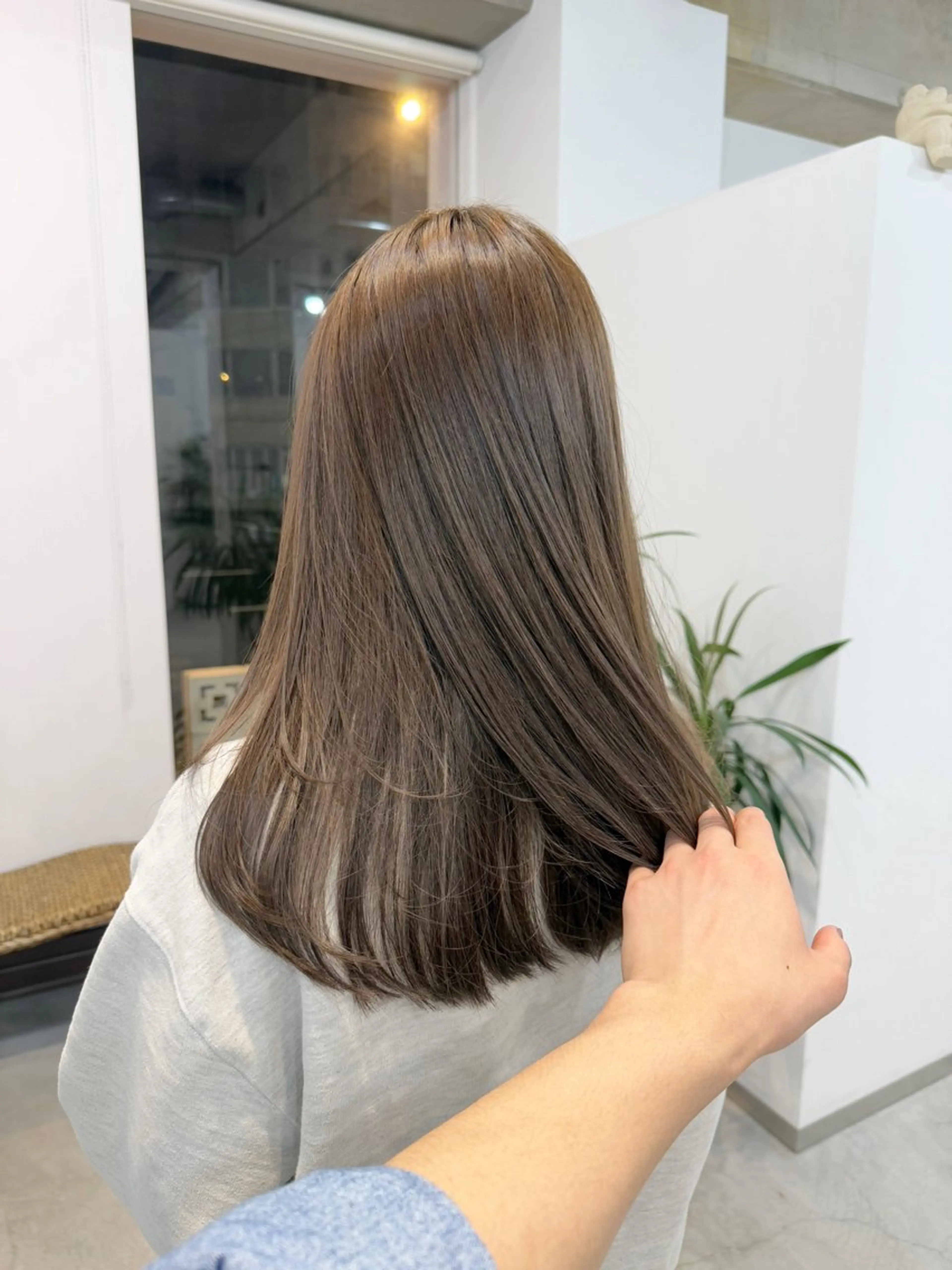 ロング カラー 透明感カラー オリーブカラー カット ヘアカラー トリートメント カイリ /レイヤーカットのヘアスタイル