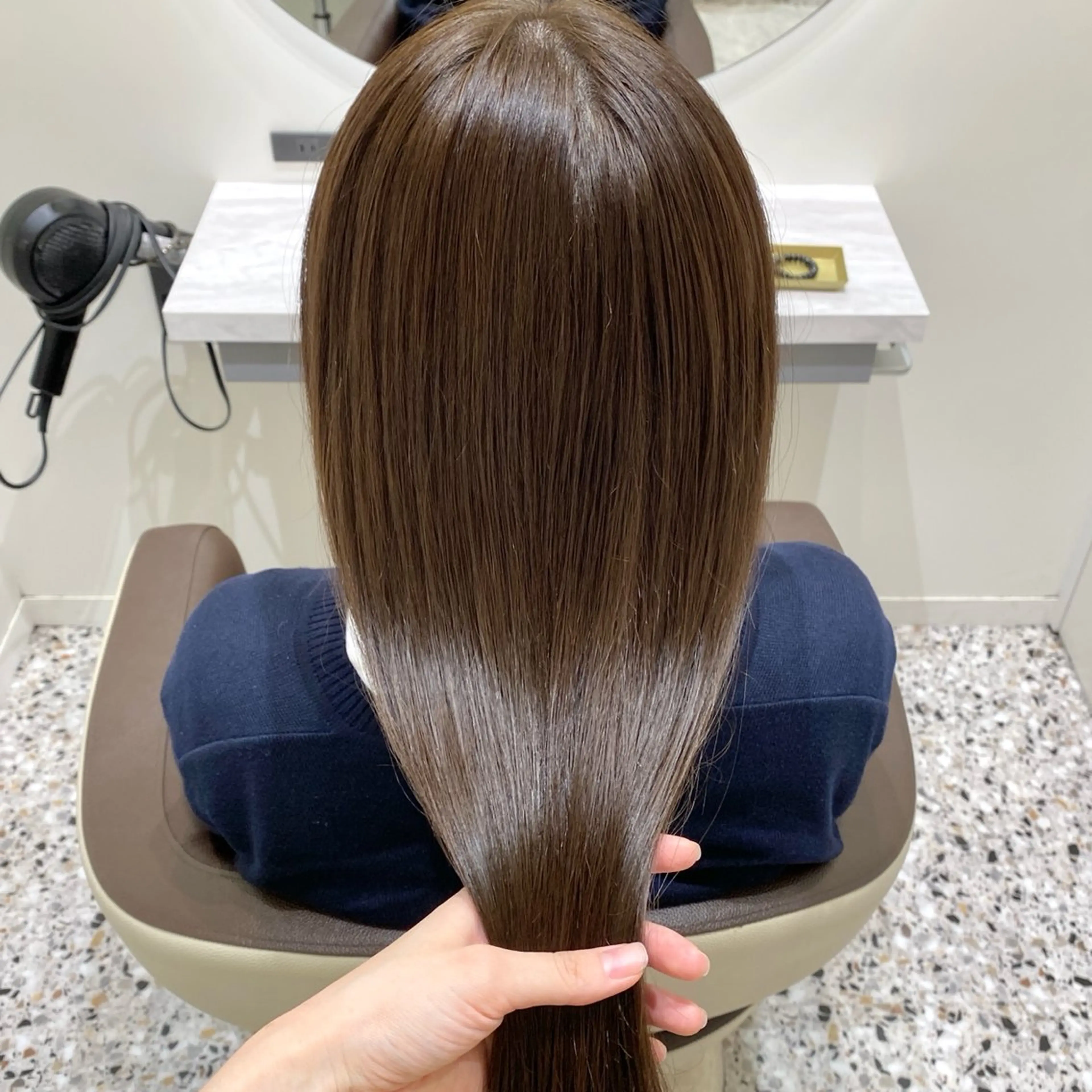 セミロング カラー ベージュカラー ブリーチ ダブルカラー ブリーチなしカラー オリーブベージュ カット ヘアカラー トリートメント RIKA韓国ヘア/く びれヘア/上品カラーのヘアスタイル