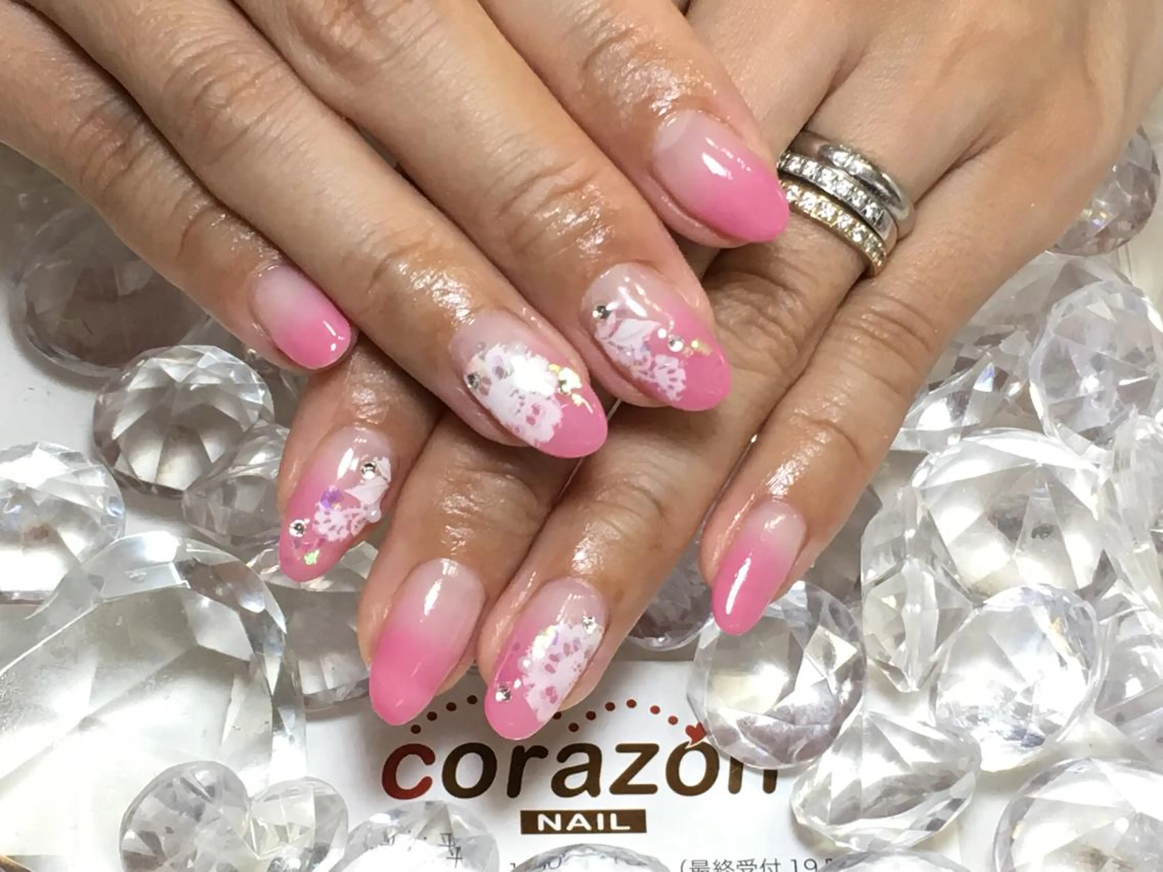 ネイル グラデーション レース ピンク ストーンネイル corazon所属・ネイリスト aicoのネイルデザイン