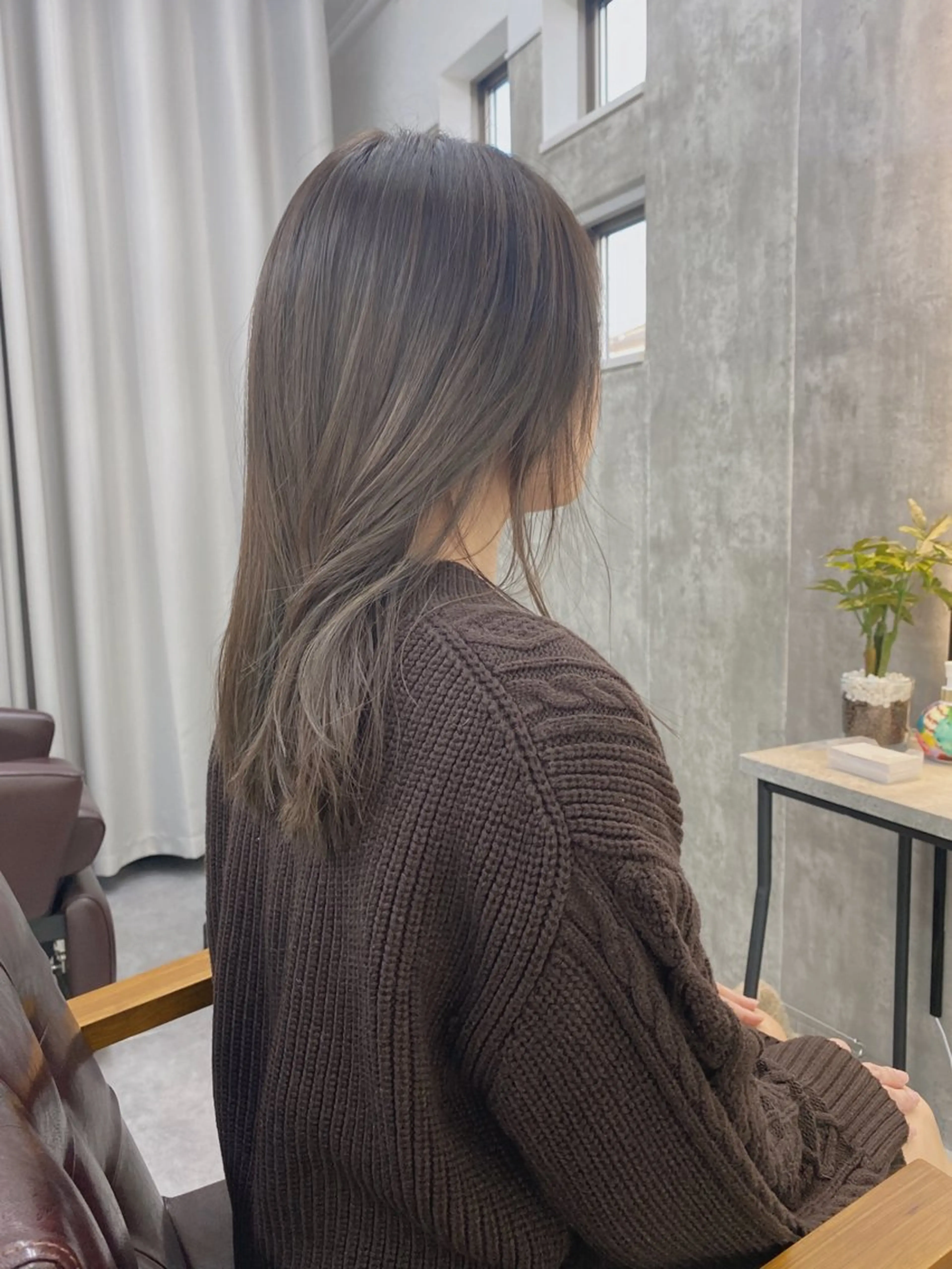 セミロング カラー ブリーチ ブラウンカラー ブリーチなしカラー 1席のみの 美容室IKKIのヘアスタイル