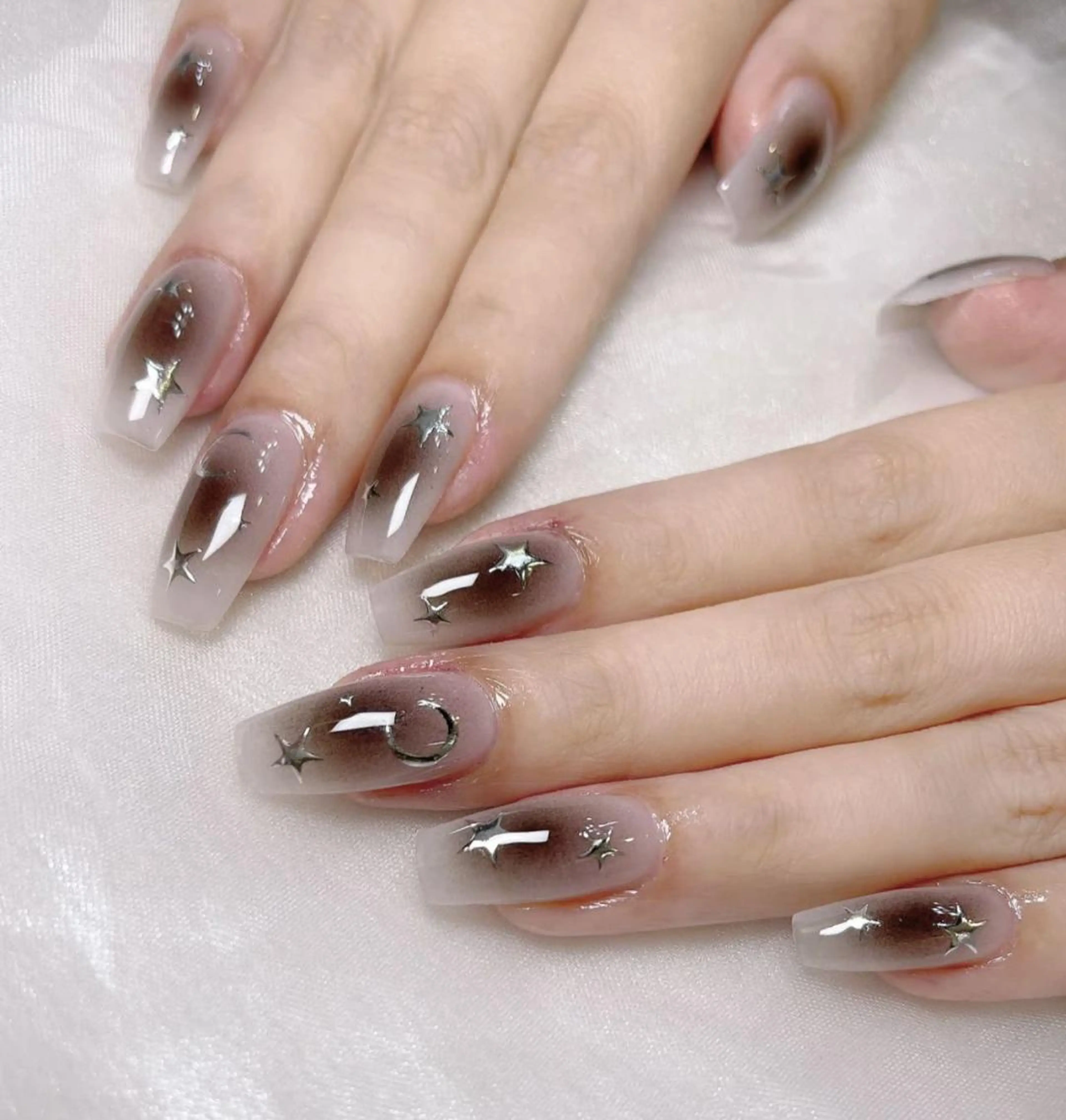 ネイル アートネイル 長さ出し ネイルチップ Queens PUPUのネイルデザイン