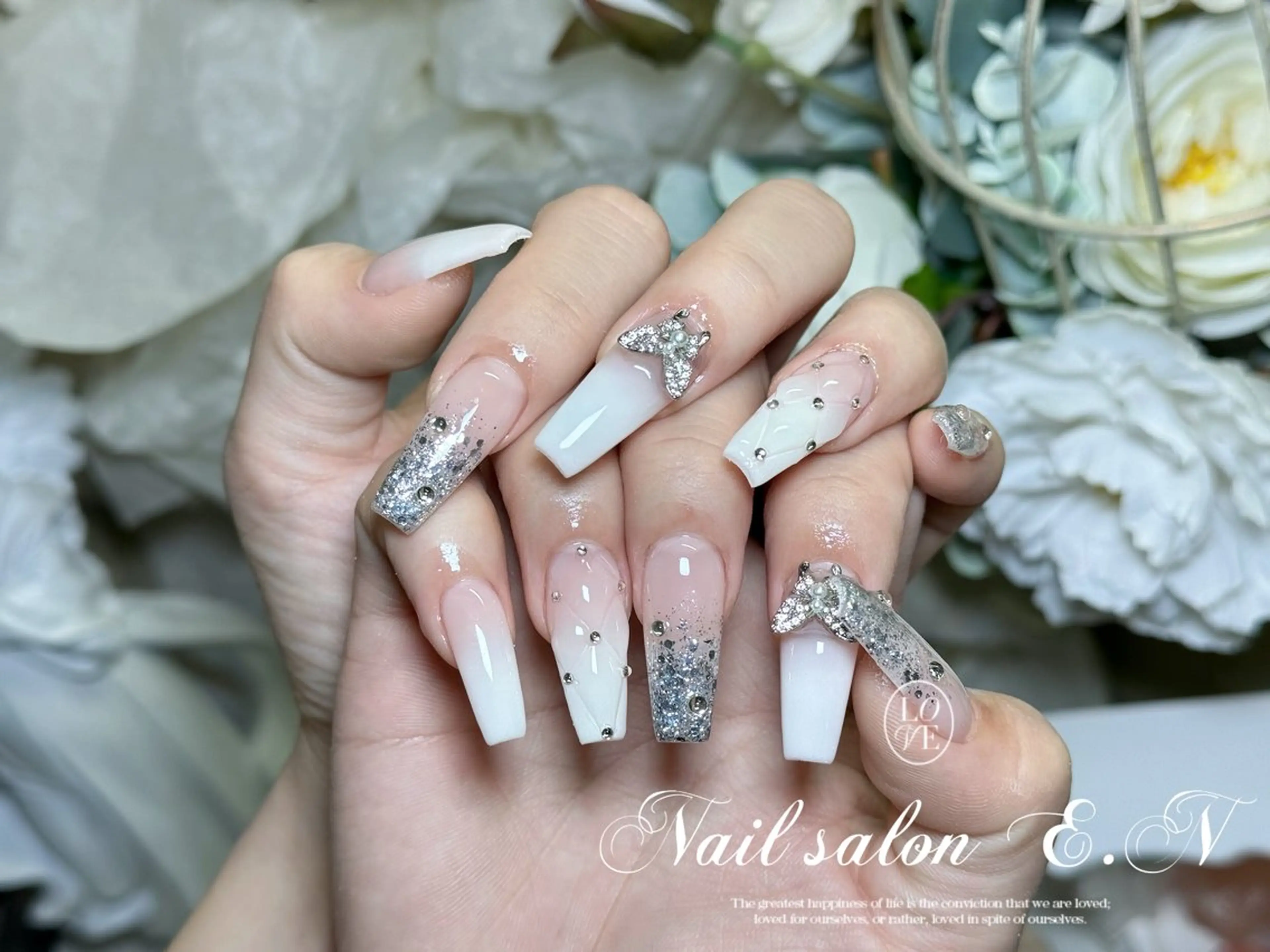 ネイル アートネイル オーロラネイル ガーリー キラキラネイル 韓国ネイル ハンドネイル E.N🦋 長さ出し/持ち込みのネイルデザイン