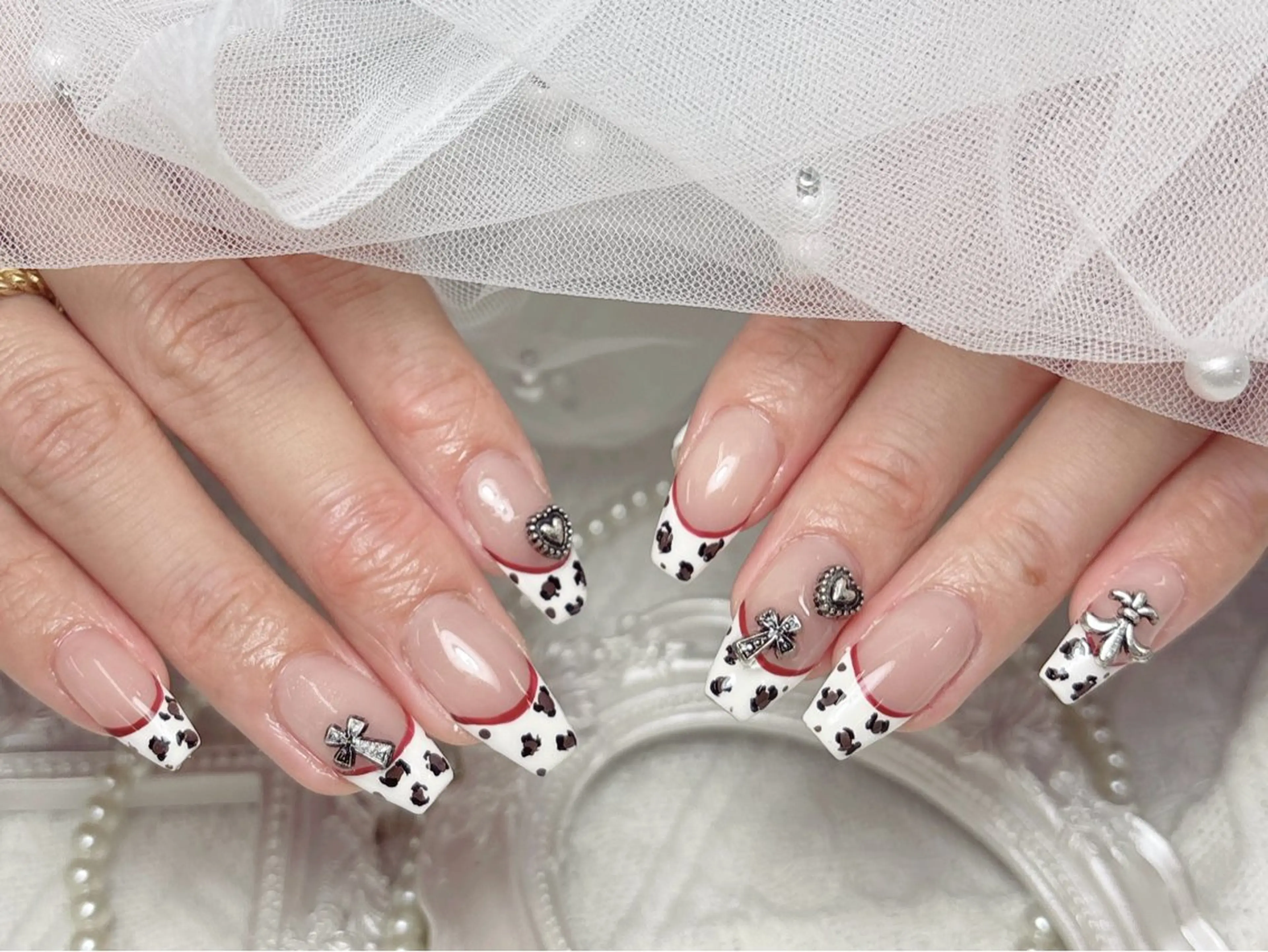 ネイル ジェルネイル 韓国ネイル マグネットネイル 持ち込み ワンカラーネイル ハンドネイル ハンドケア R1🎀Nail💕 池袋東口店のネイルデザイン