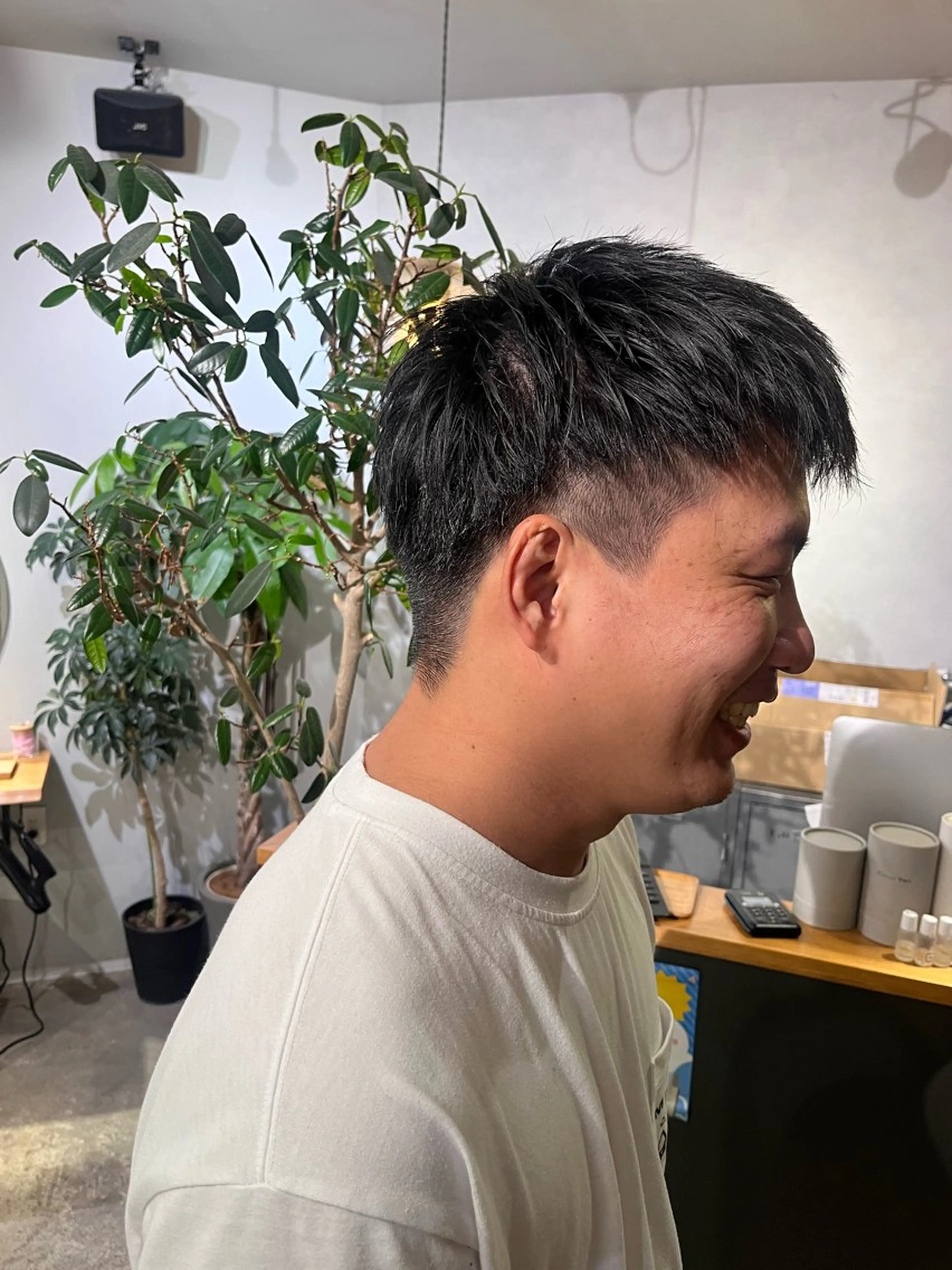 メンズ 刈り上げ カット 友 美海のヘアスタイル