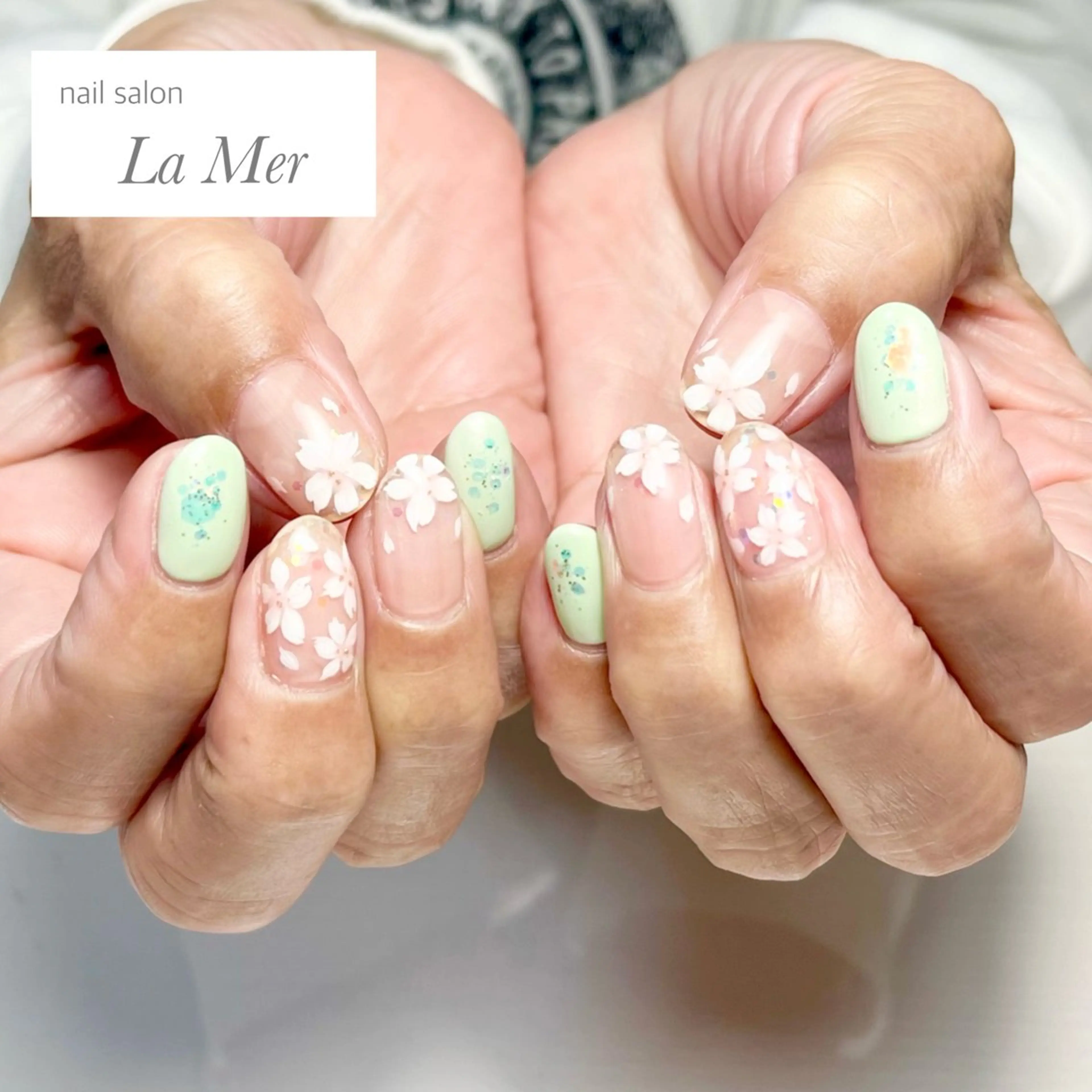 ネイル オーロラネイル 桜ネイル フラワーネイル グリーン オフィスネイル ハンドネイル nailsalon La Merのネイルデザイン