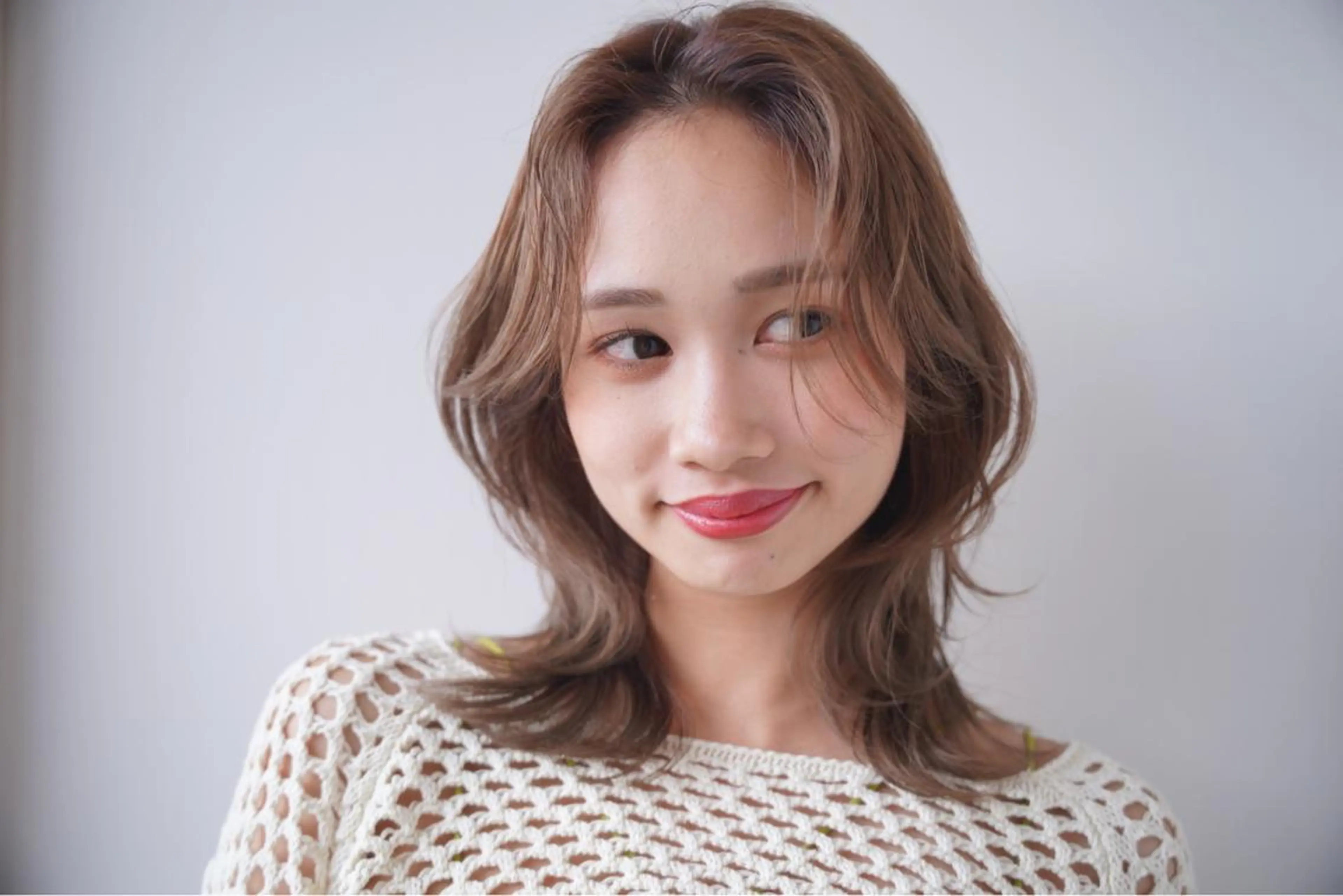 ミディアム カラー カット ヘアカラー 小顔レイヤー/ ベージュ🤍Rieのヘアスタイル