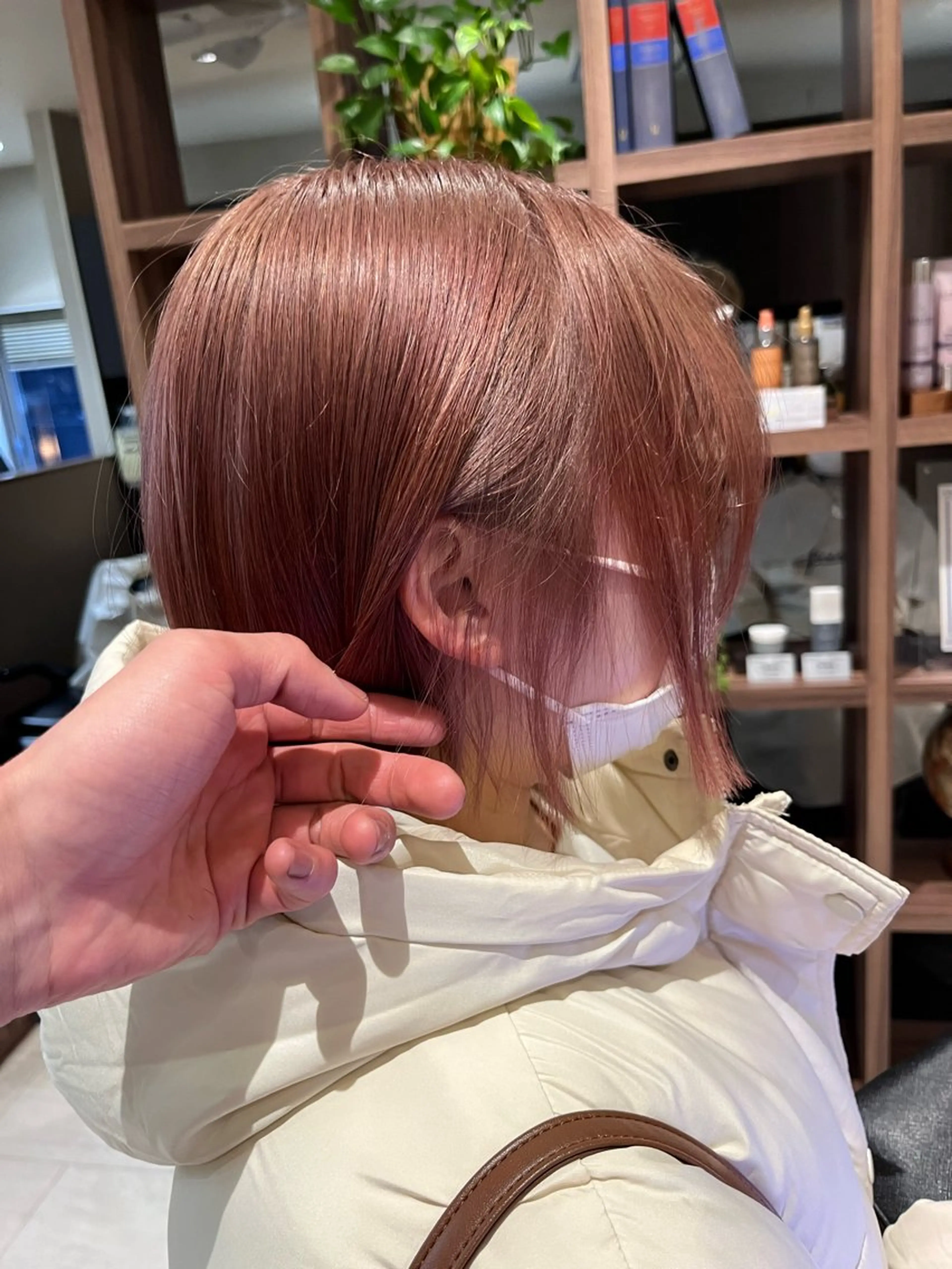 ショート カラー ベージュカラー ブリーチ ピンクカラー ピンクベージュ ボブ dogstar小林諒 パーマ/レイヤーのヘアスタイル