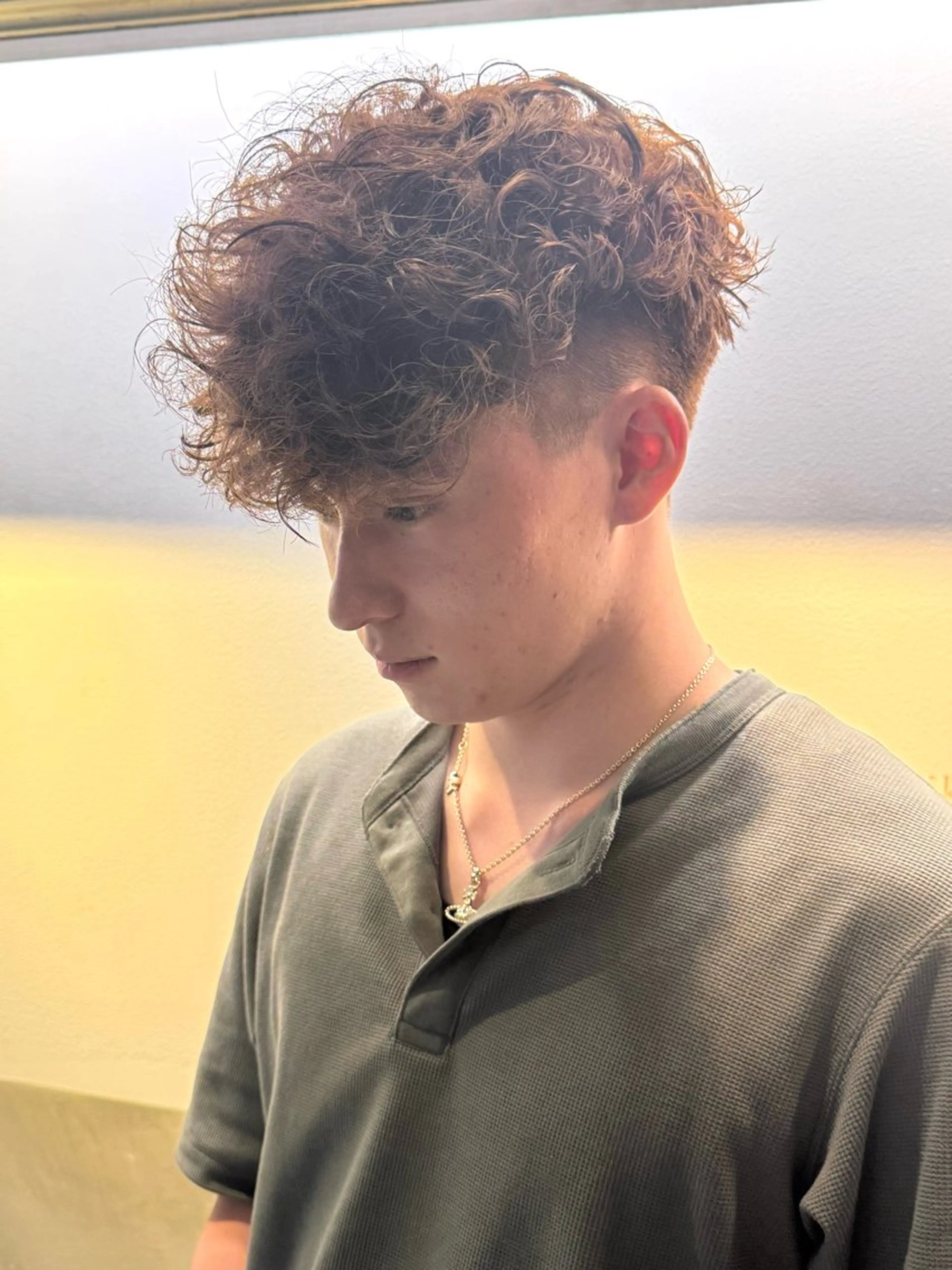 パーマ メンズ 岩佐 柚太のヘアスタイル