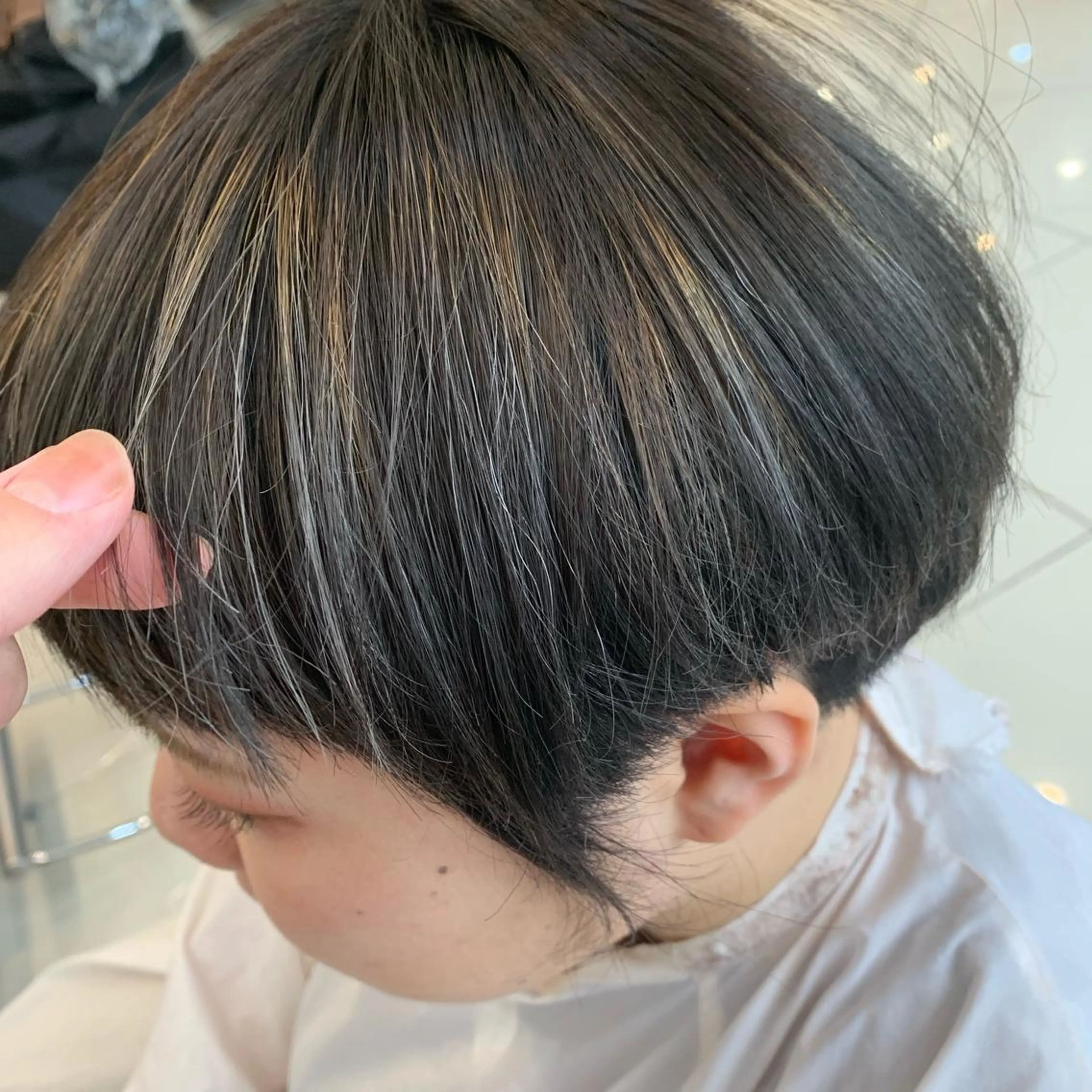 カラー ハイライトカラー 天野 利咲のヘアスタイル