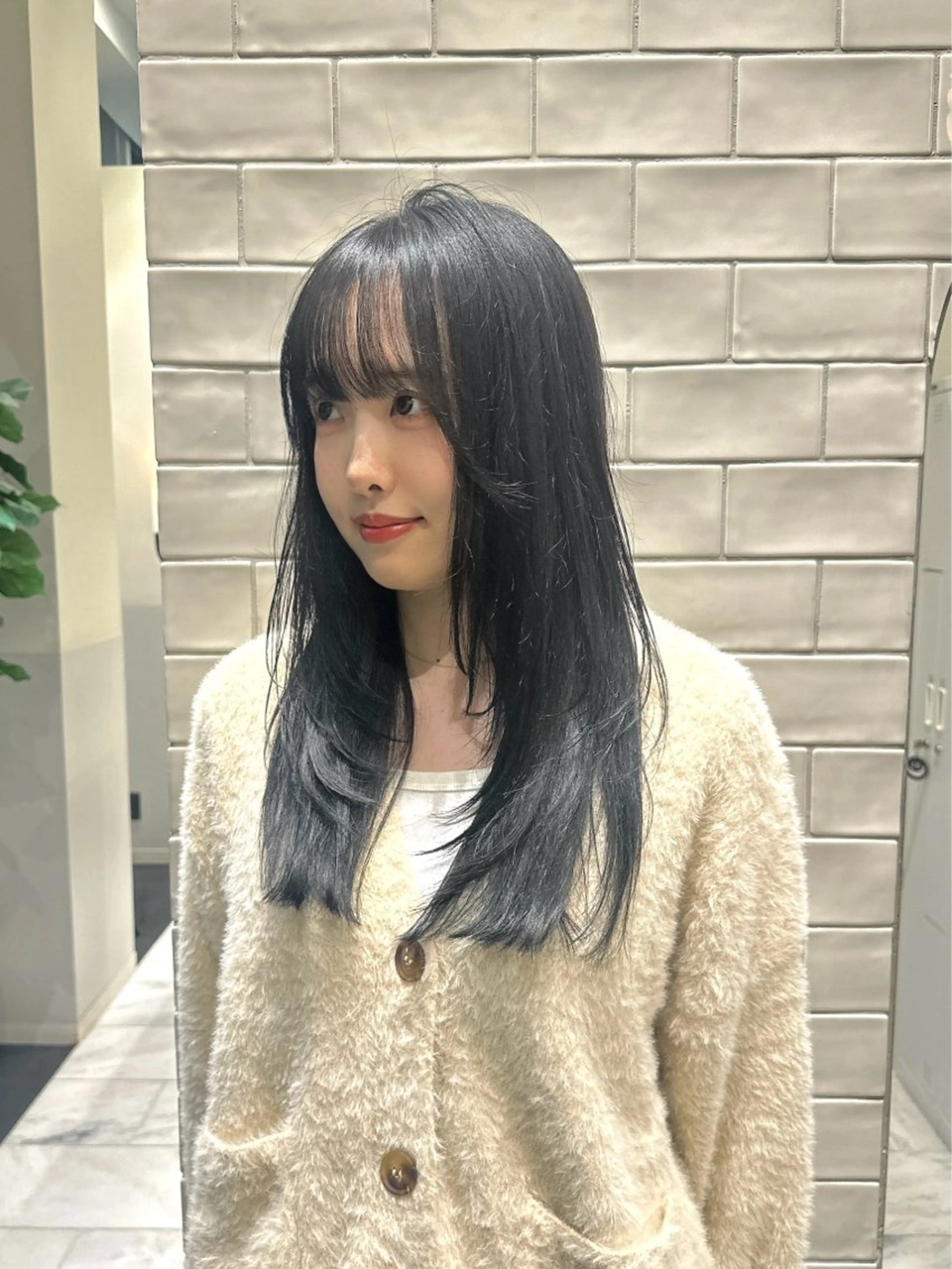 ロング カラー 黒髪 ブリーチ ブルーカラー ブルーブラック ブリーチなしカラー カット ヘアカラー トリートメント 矢野 晃平のヘアスタイル