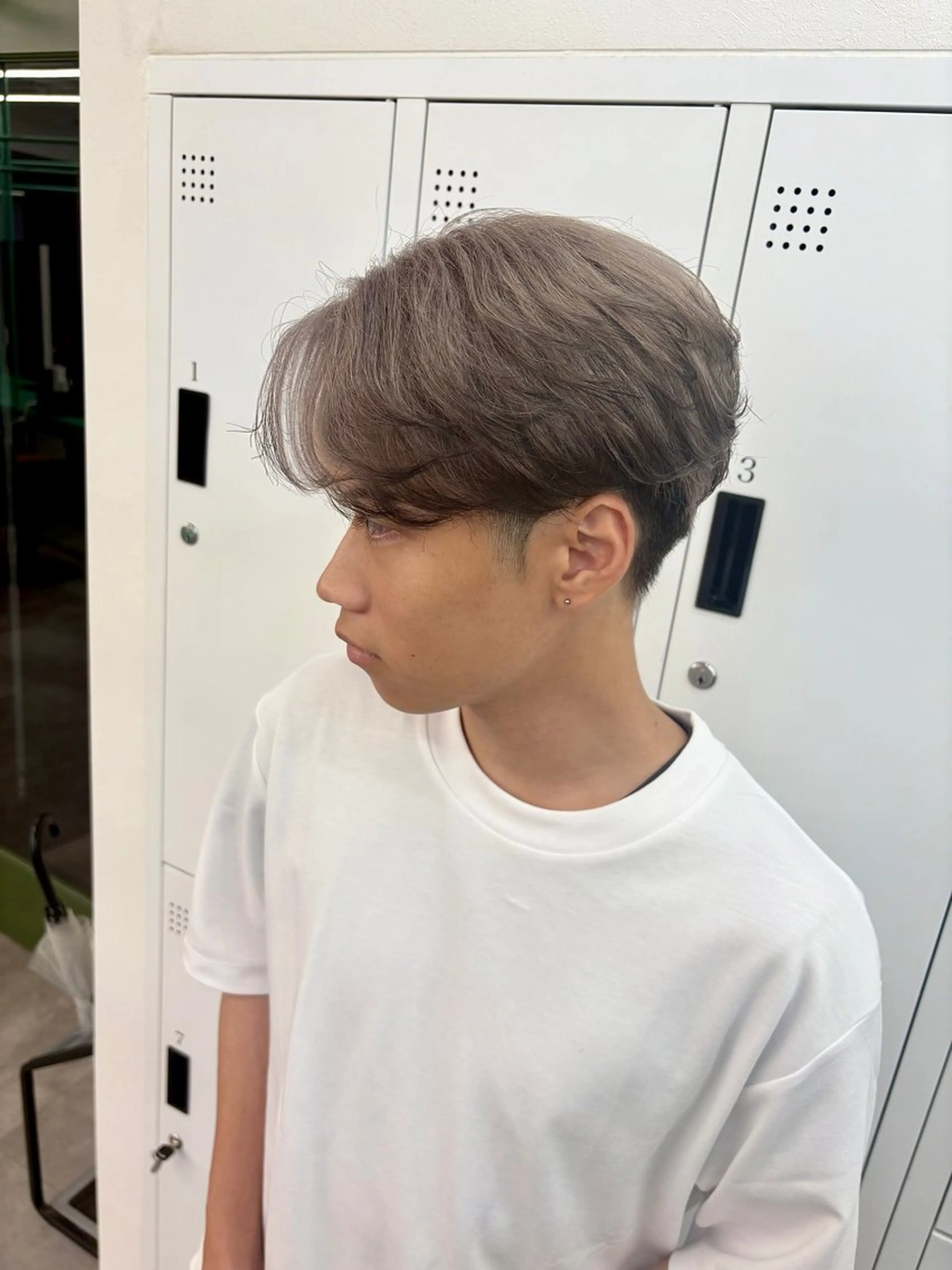 メンズ ヘアカラー 綾乃／デザインカラー ／ハイトーン／ボブのヘアスタイル