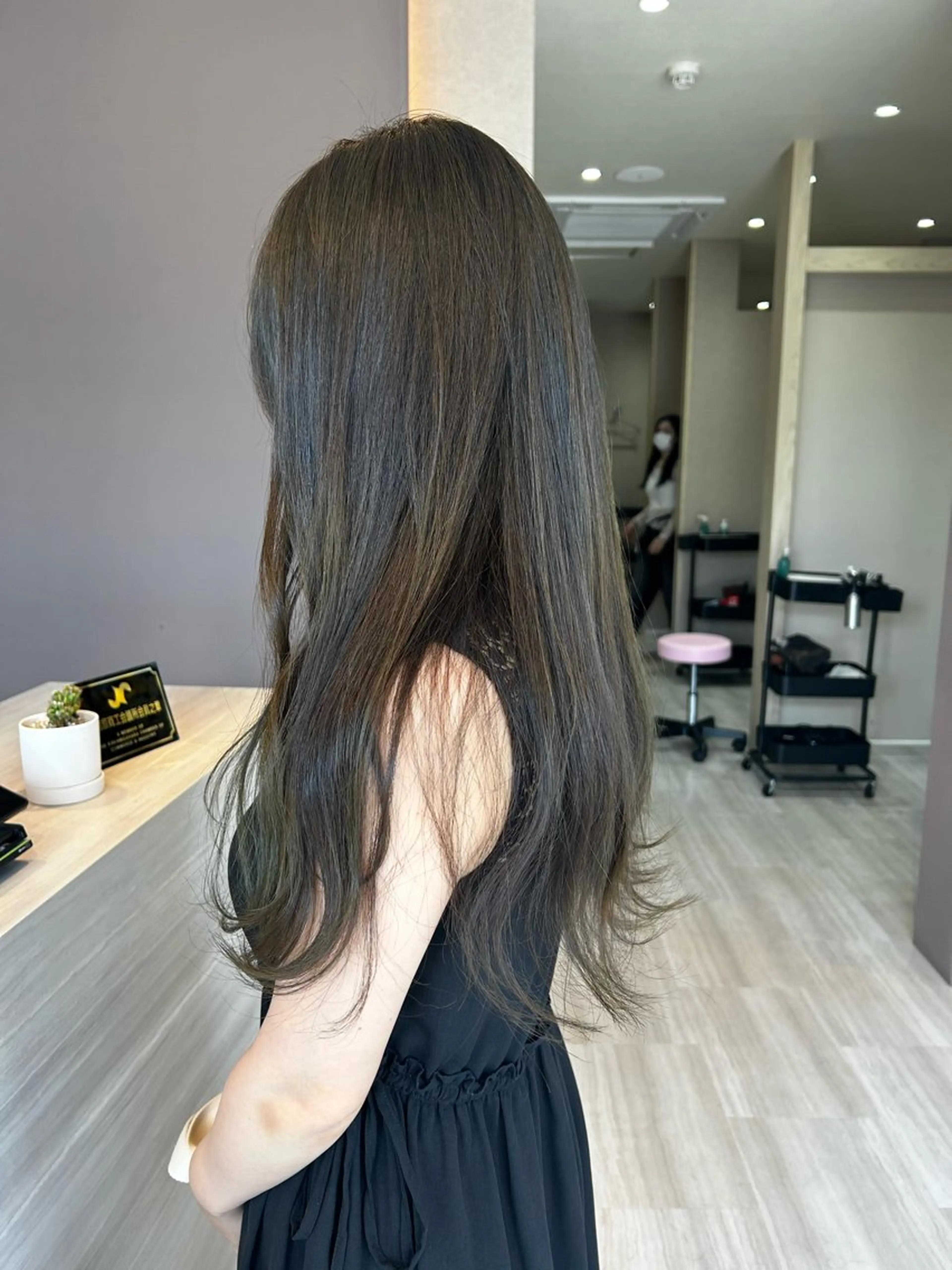 セミロング カット ヘアカラー 4月期間限定 今だけクーポンありのヘアスタイル