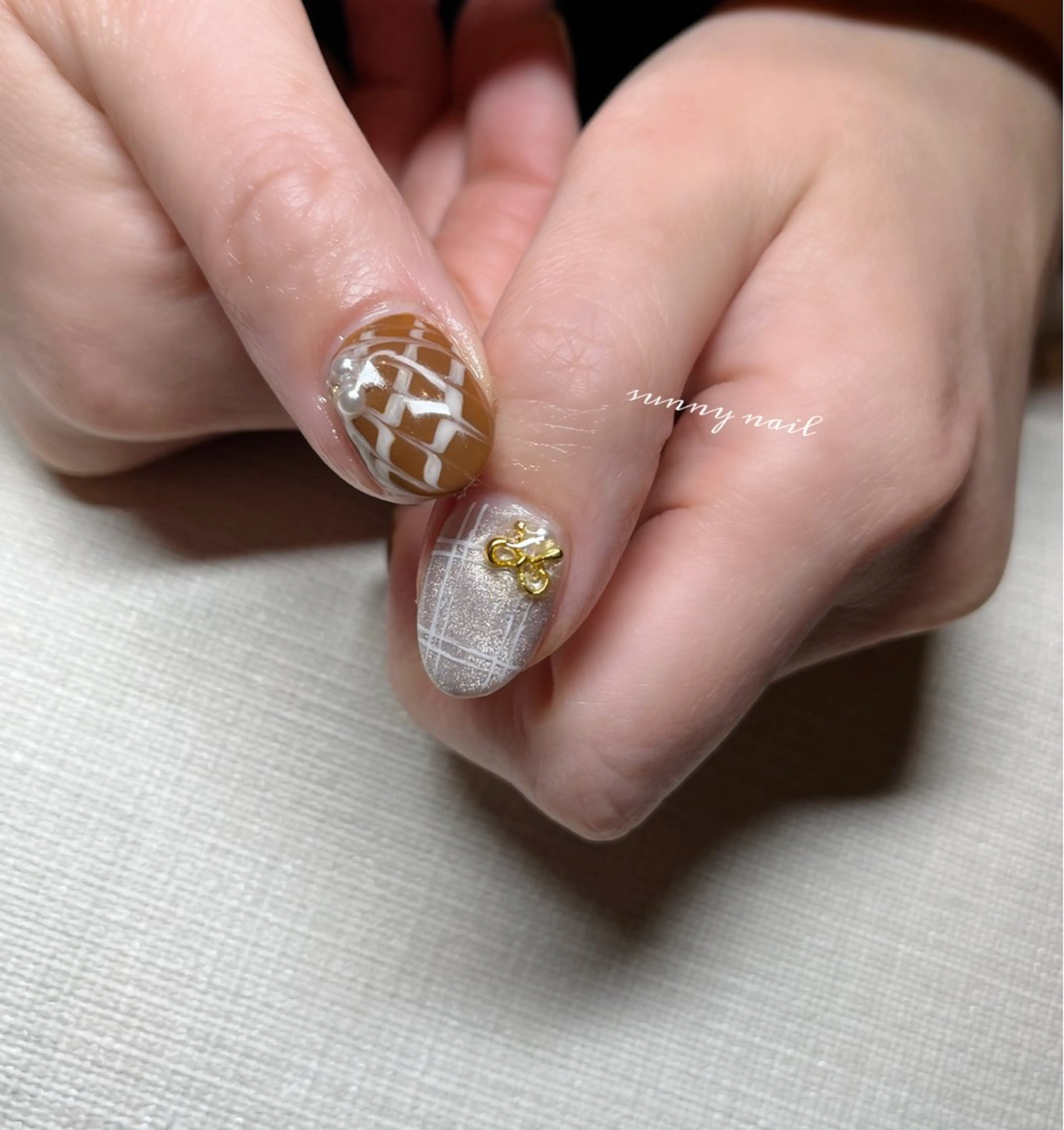 ネイル ブラウン ジェルネイル マグネットネイル パラジェル リボン sunny nailのネイルデザイン