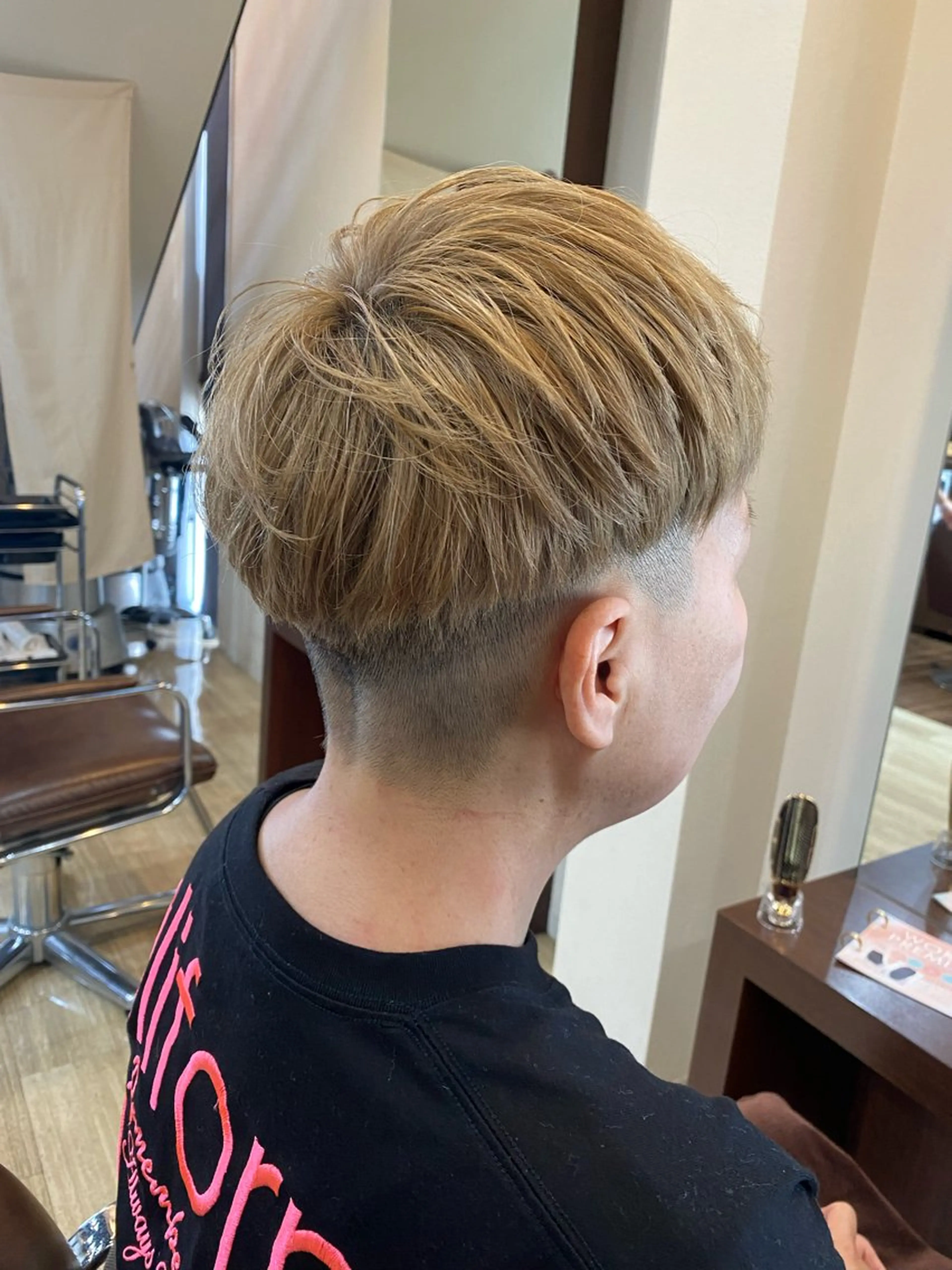 ショート カラー ハイトーンカラー 仲井 充のヘアスタイル