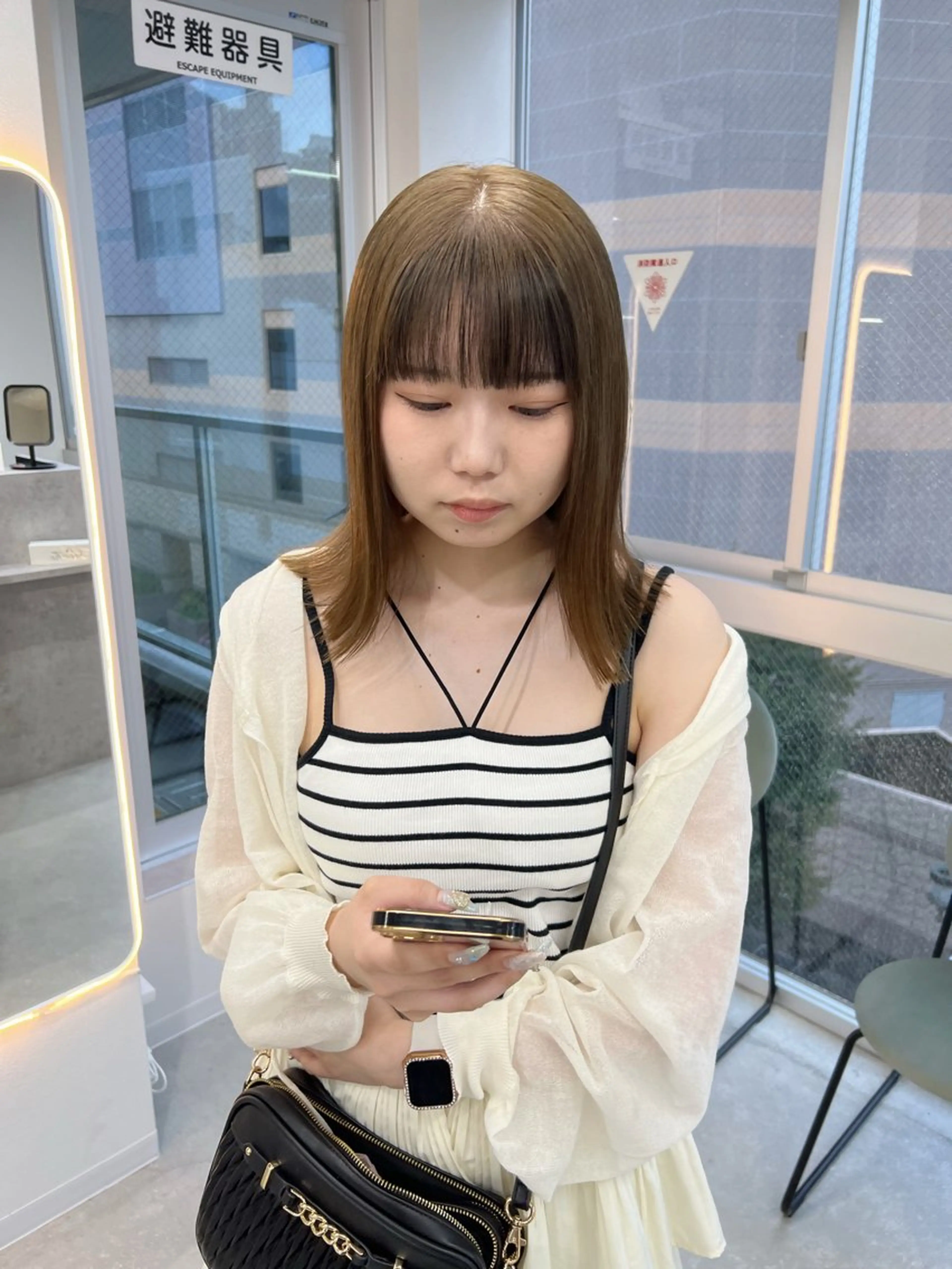 ミディアム maya レイヤーカットのヘアスタイル