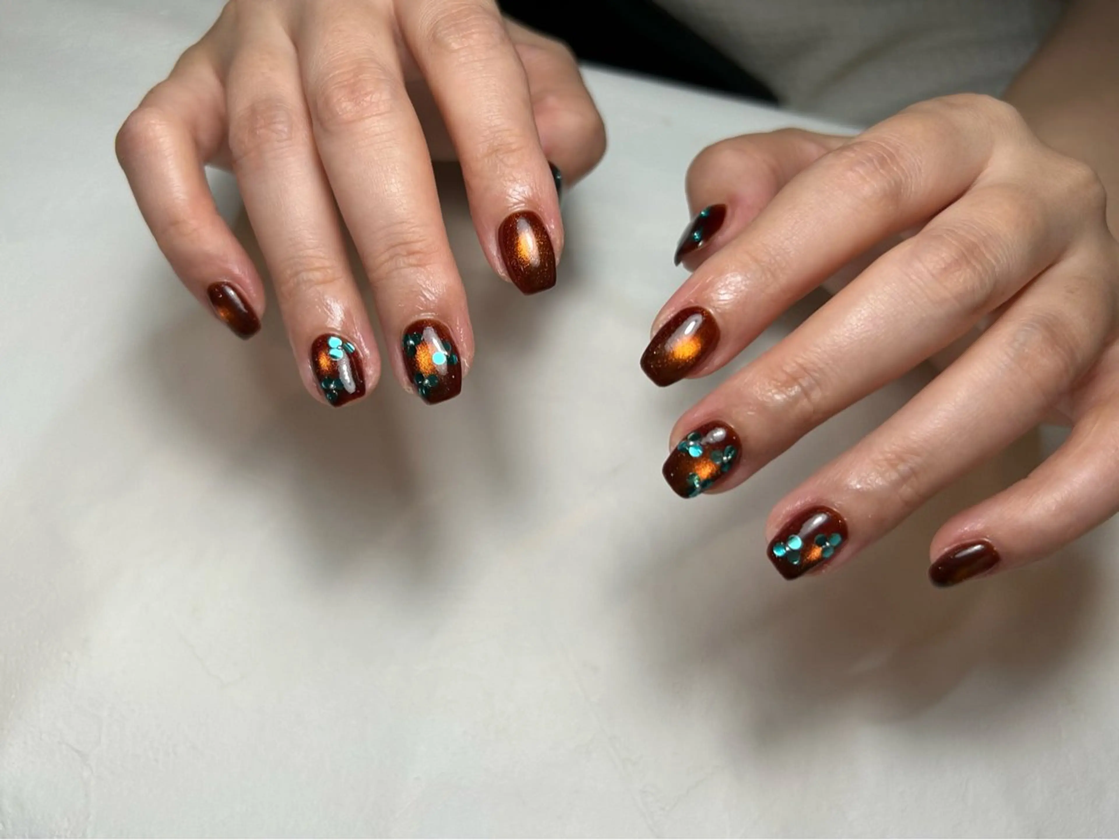 ネイル ブラウン キラキラネイル マグネットネイル ハンドネイル MARU NAIL nanokaのネイルデザイン