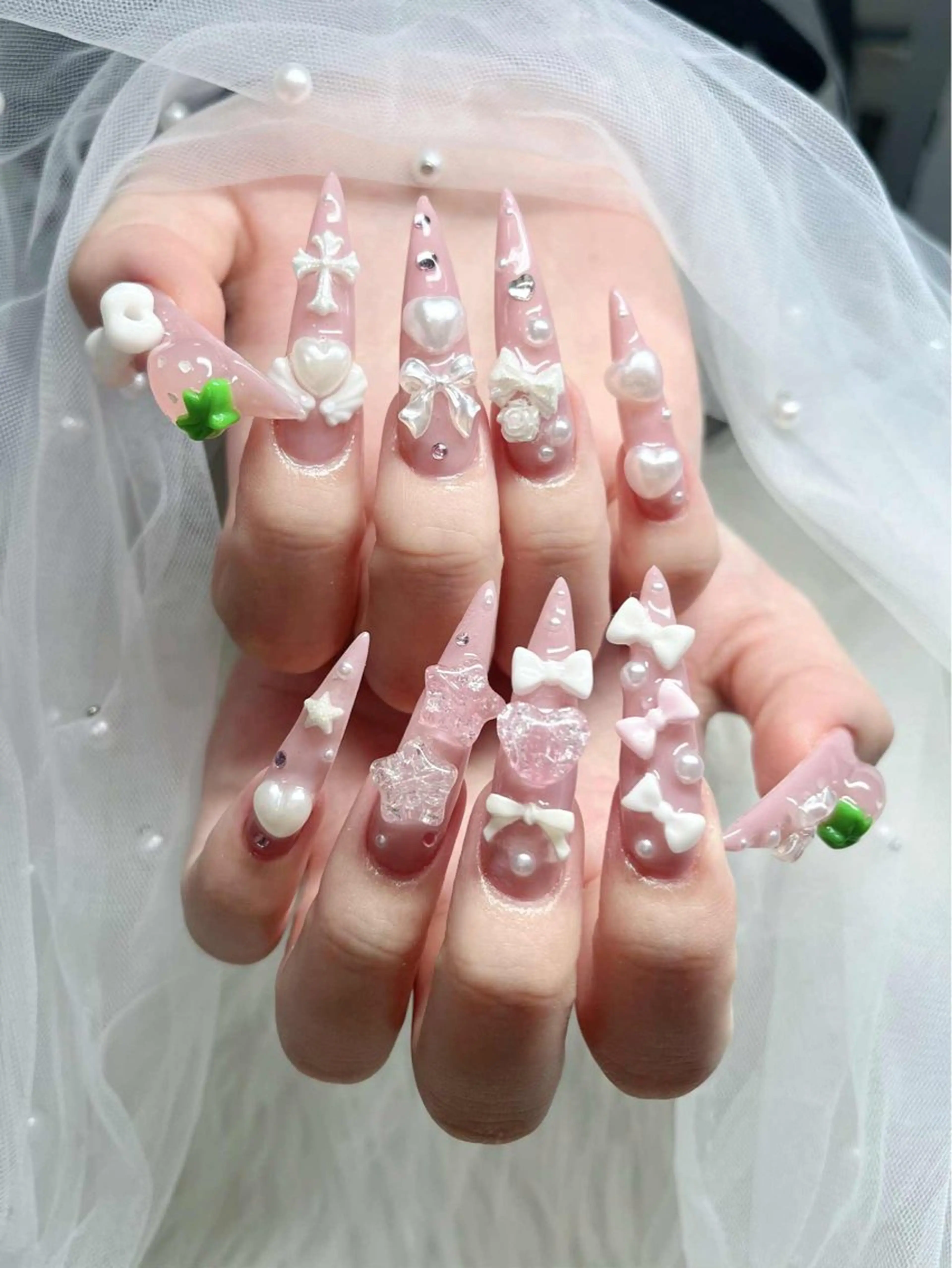 ネイル オーロラネイル フレンチネイル グラデーション 氷ネイル・うるうるネイル キラキラネイル ハンドネイル H.baby Nail Salonのネイルデザイン