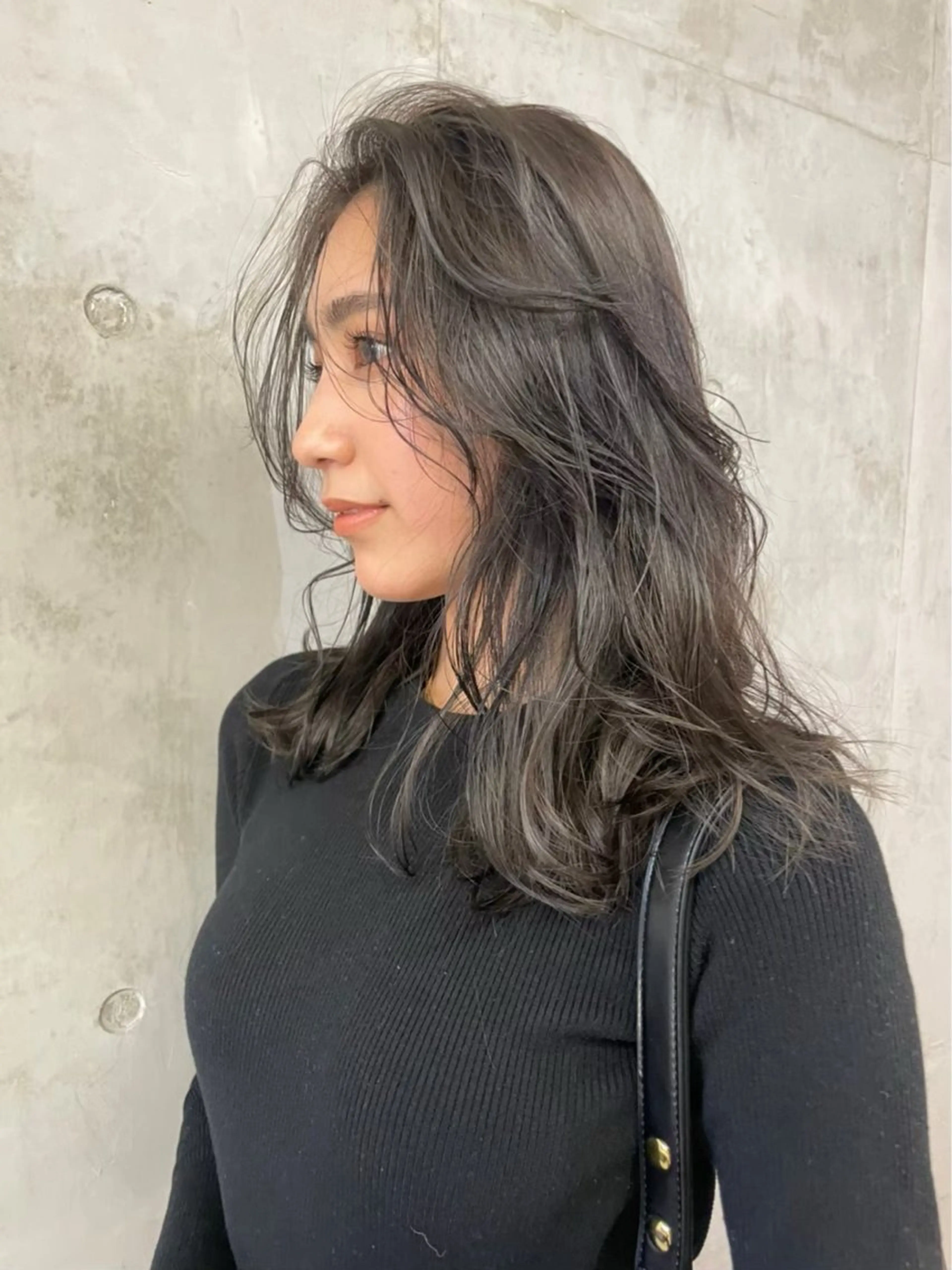 セミロング カラー 切りっぱなしボブ ベージュカラー デザインカラー ダブルカラー グレージュ ヘアカラー 南堀江レイヤーカット MIKU🍒のヘアスタイル