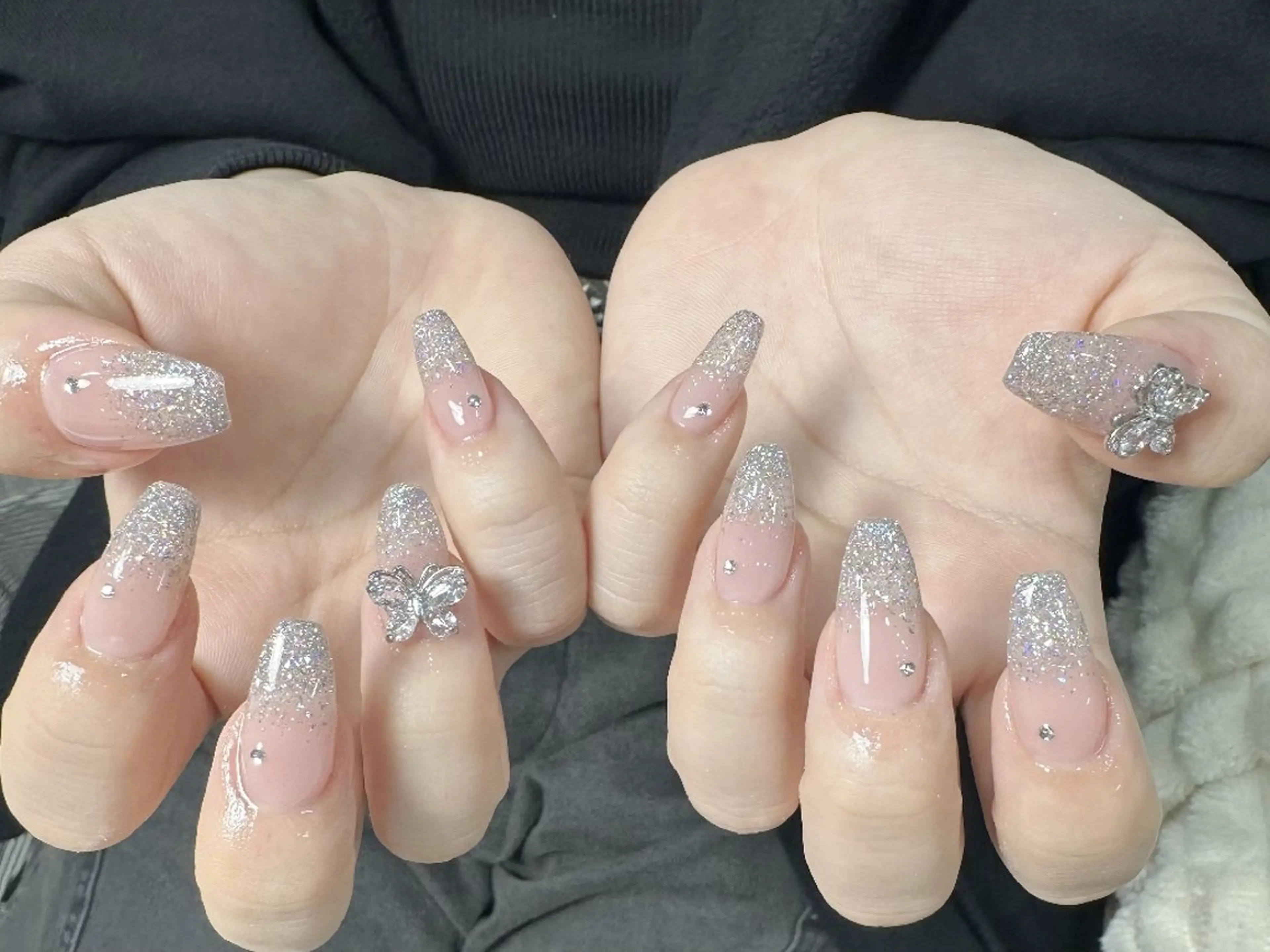 ネイル チークネイル フレンチネイル ジェルネイル ガーリー キラキラネイル ハンドネイル UM Nail Salonのネイルデザイン