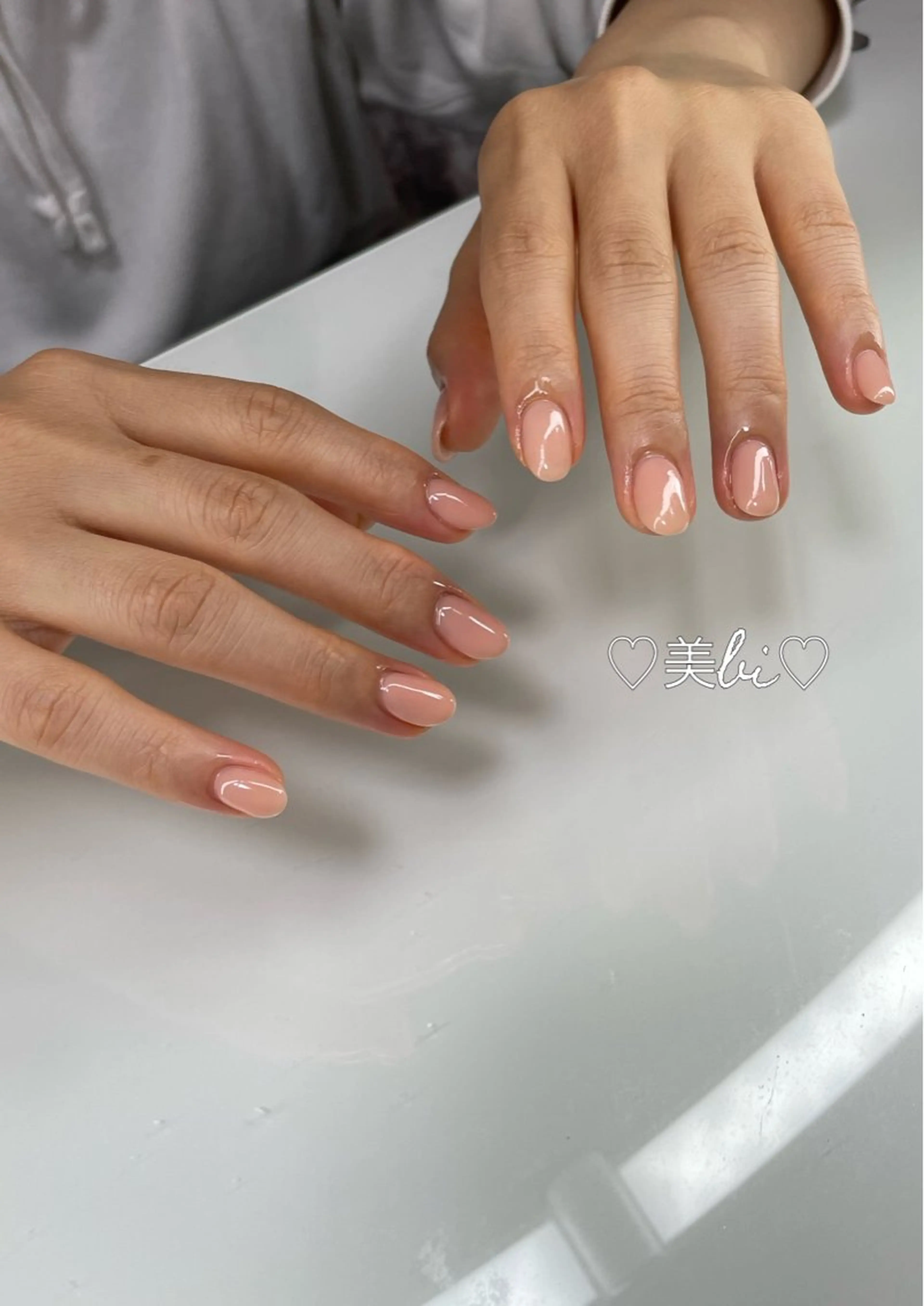 ネイル アートネイル フラッシュネイル ラメ(グリッター) ワンカラーネイル シルバー ♡Bivi♡自爪に 優しいネイルサロンのネイルデザイン