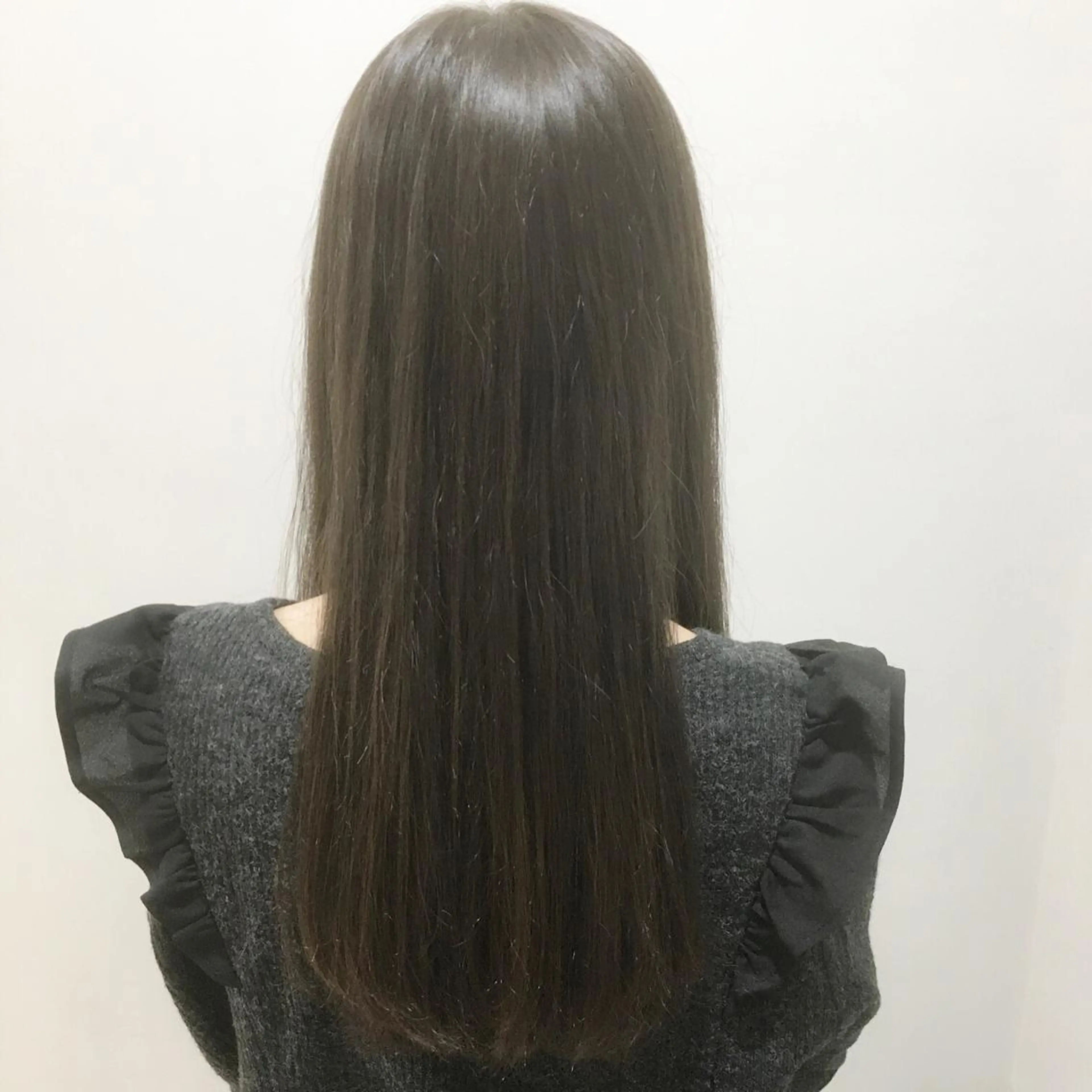 ロング カラー アッシュ アッシュグレー アッシュグレージュ グレージュ 永井 大希のヘアスタイル