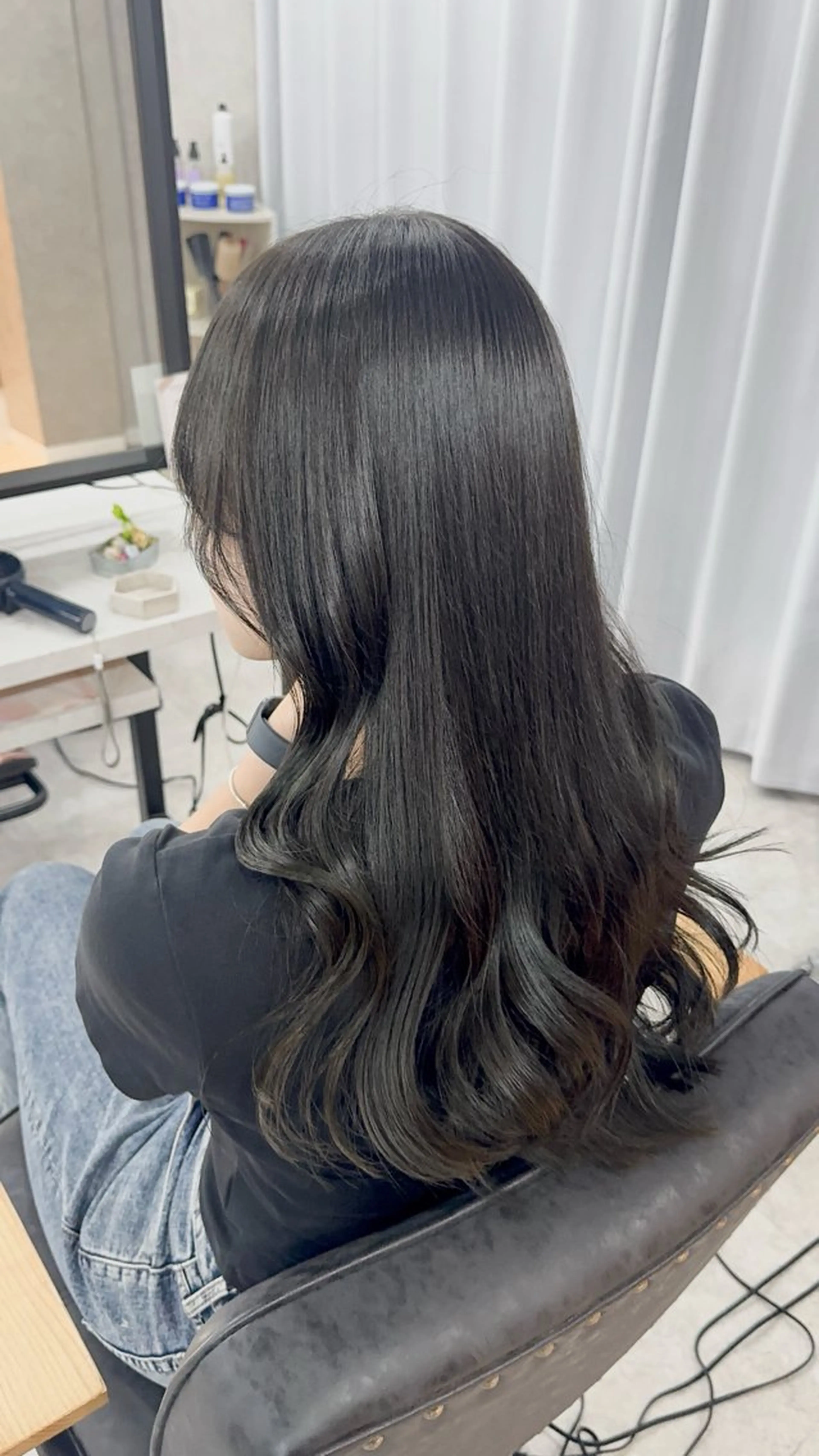 ロング カラー アッシュ アッシュブラウン ベージュカラー 黒髪 ブリーチ ヘアカラー トリートメント 赤み無し柔らかカラー 【梅田】madokaのヘアスタイル