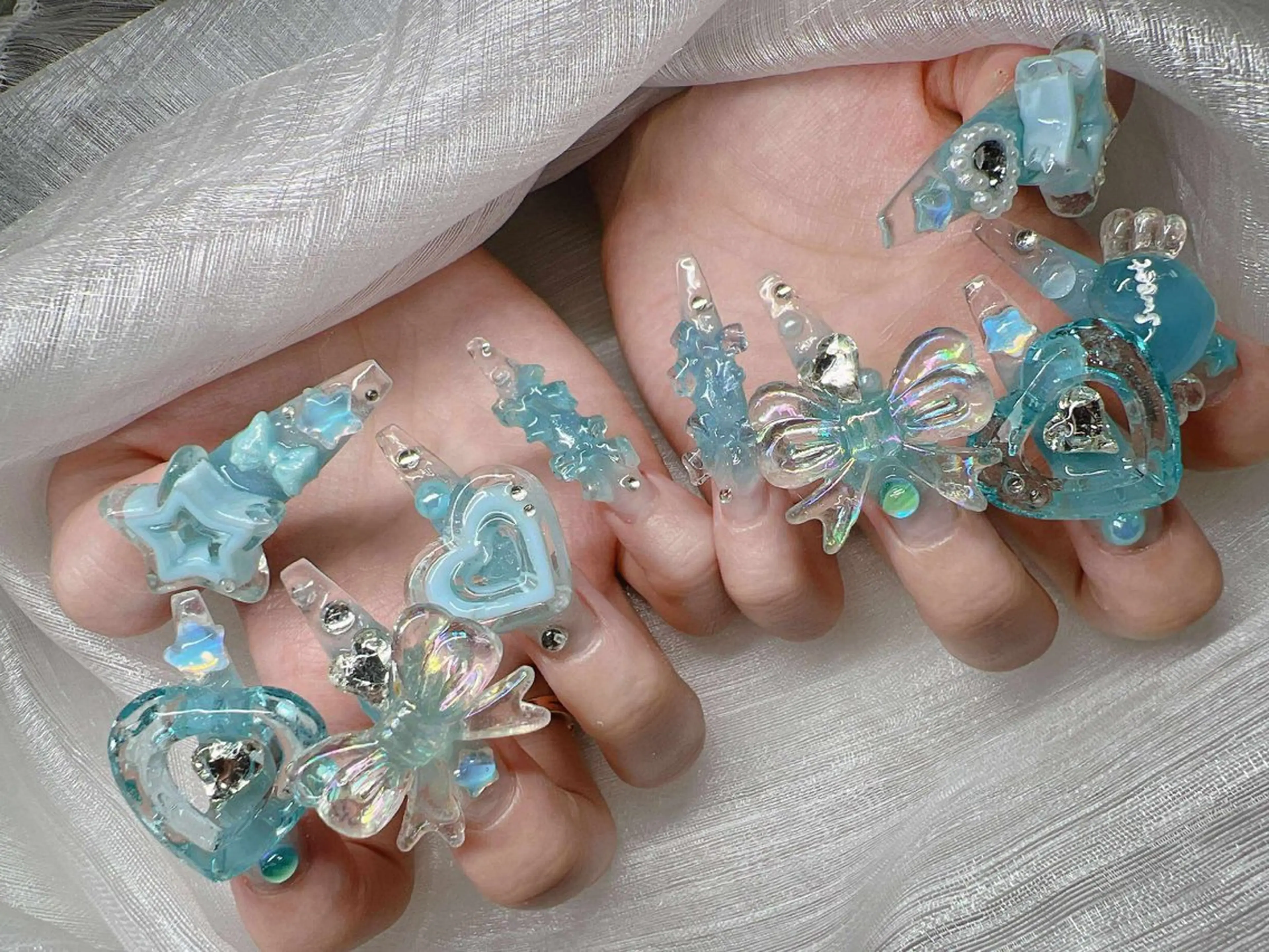 ネイル 長さ出し グラデーション 卒業式 キラキラネイル マグネットネイル ハンドネイル Lee Nailsのネイルデザイン