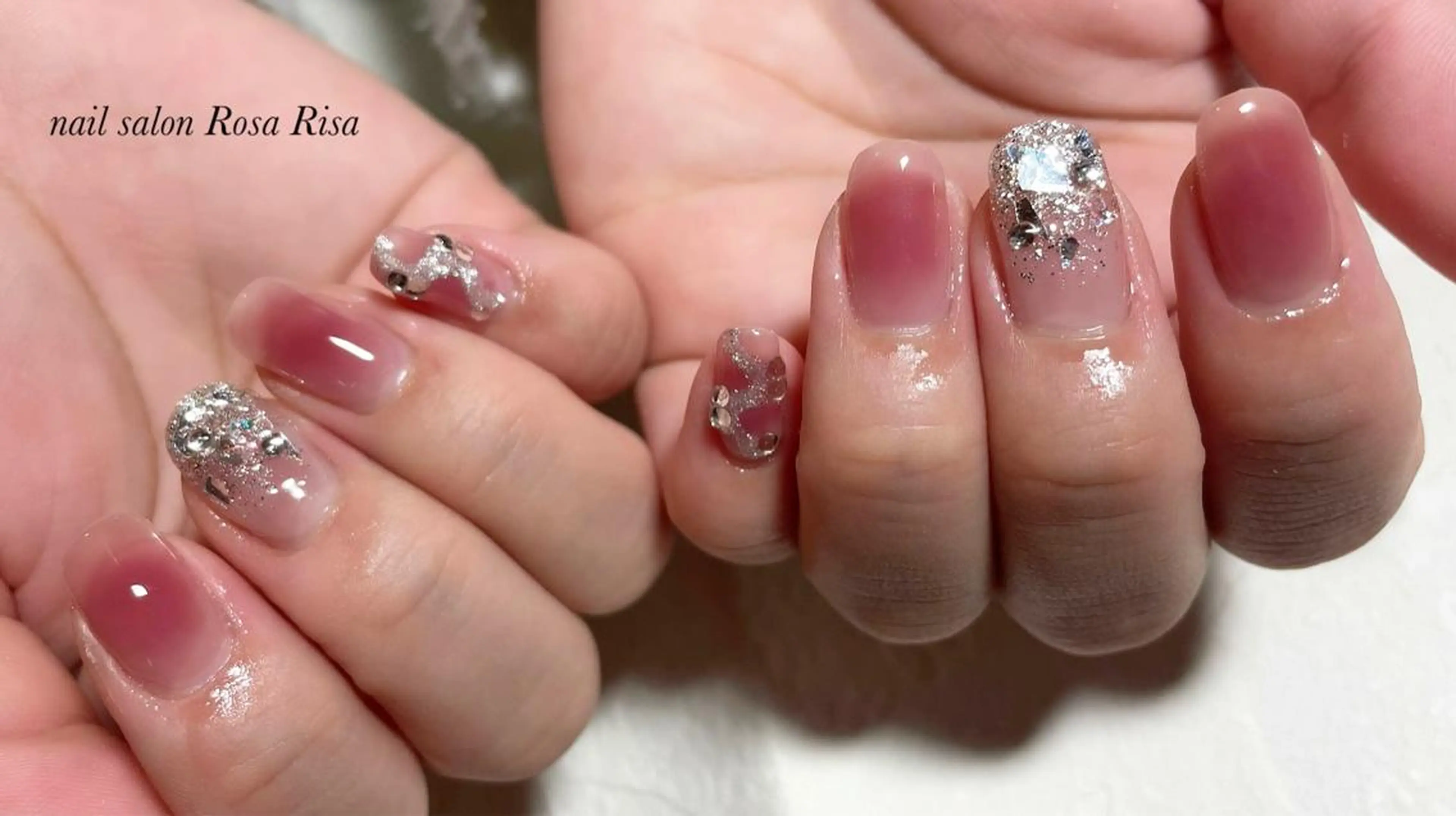 ミディアム ネイル チークネイル ネイルスタジオ シェイクユアハンズのネイルデザイン