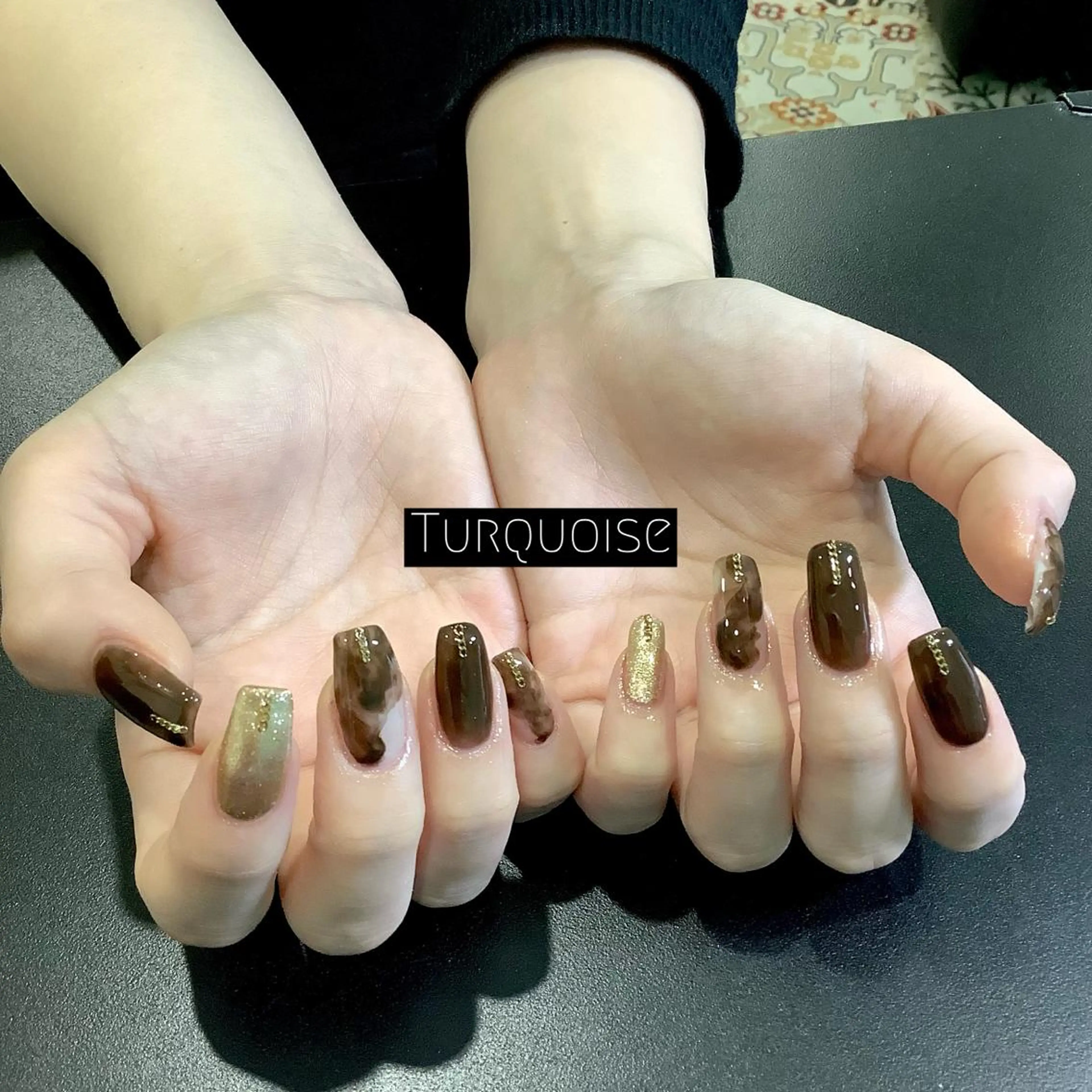 ネイル 個性派ネイルサロン 💅🏼ターコイズのネイルデザイン