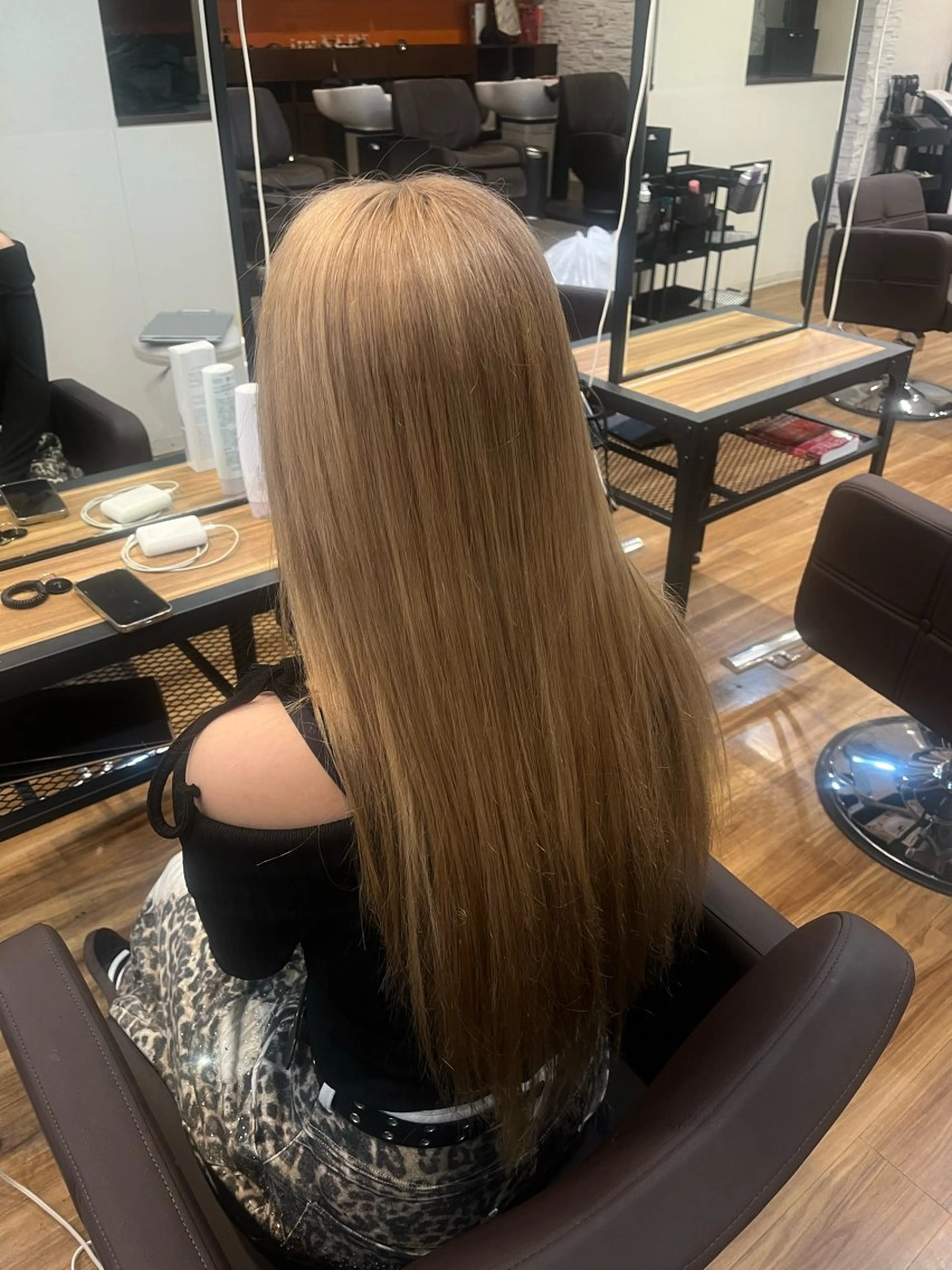 ロング カラー ブリーチ 新倉 あかねのヘアスタイル