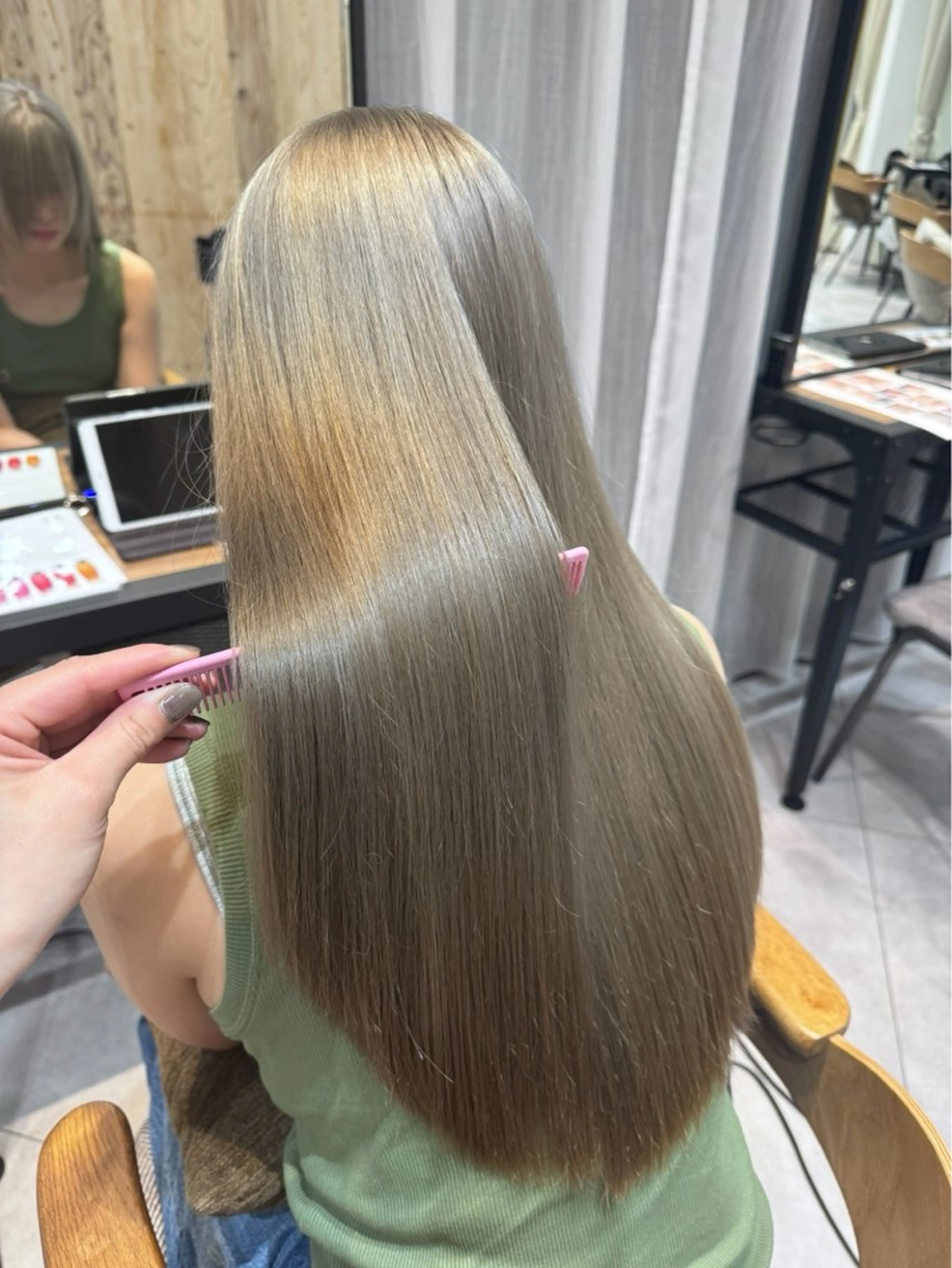 ロング トリートメント 堀江 真維のヘアスタイル