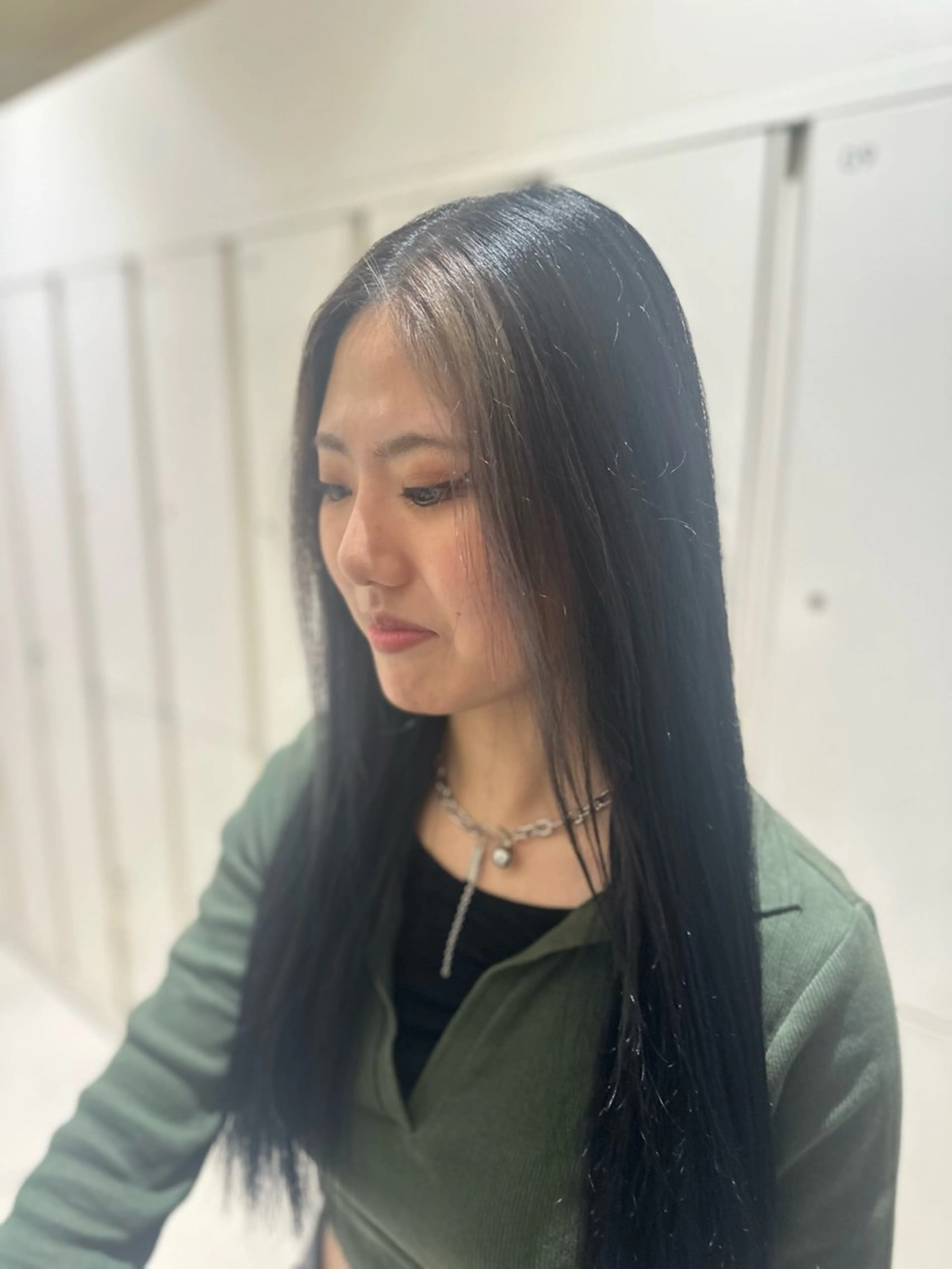 ロング カラー タイトボブ個性派カラ ーAKANEのヘアスタイル