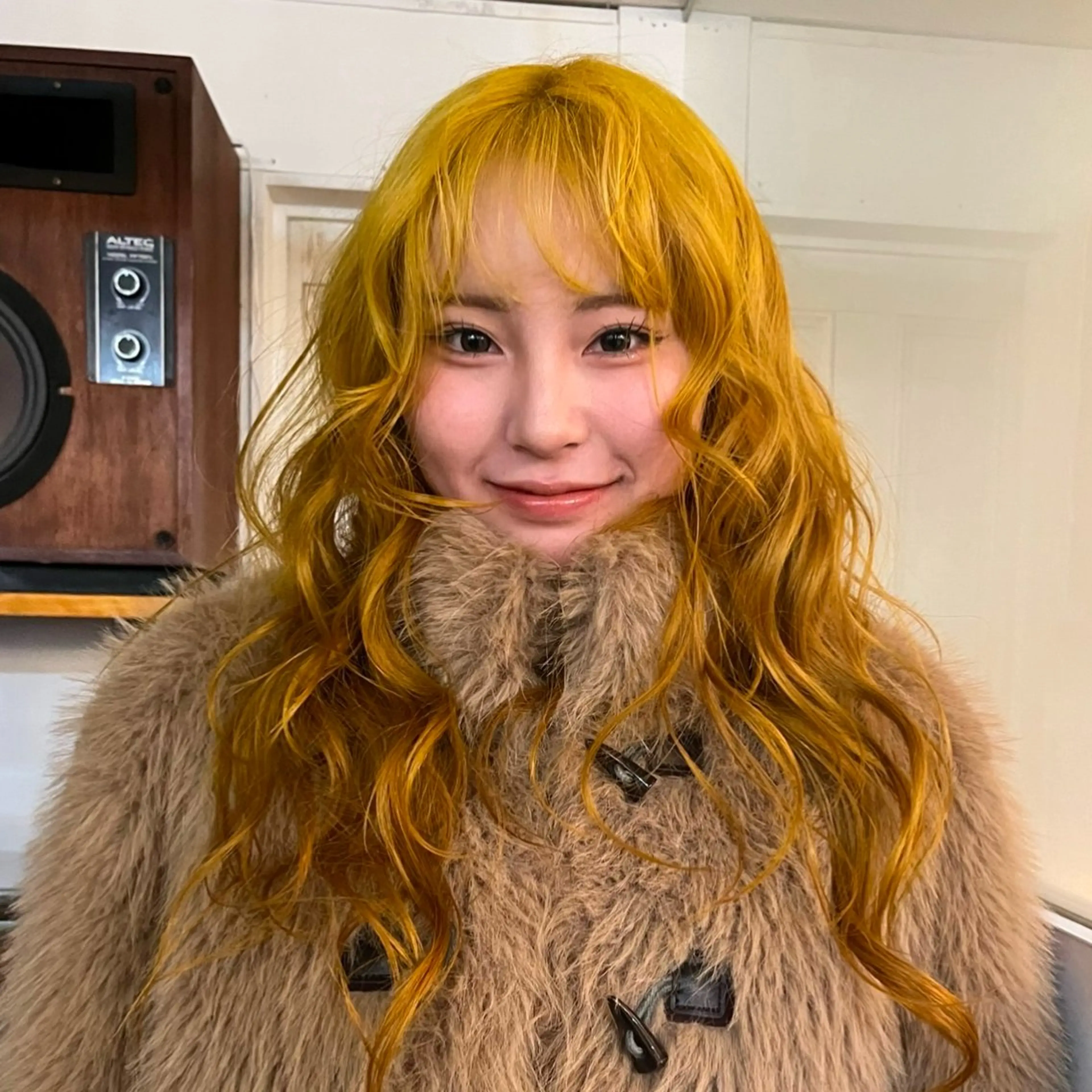 ロング カラー イエローカラー レイヤー/ベージュ mikuのヘアスタイル