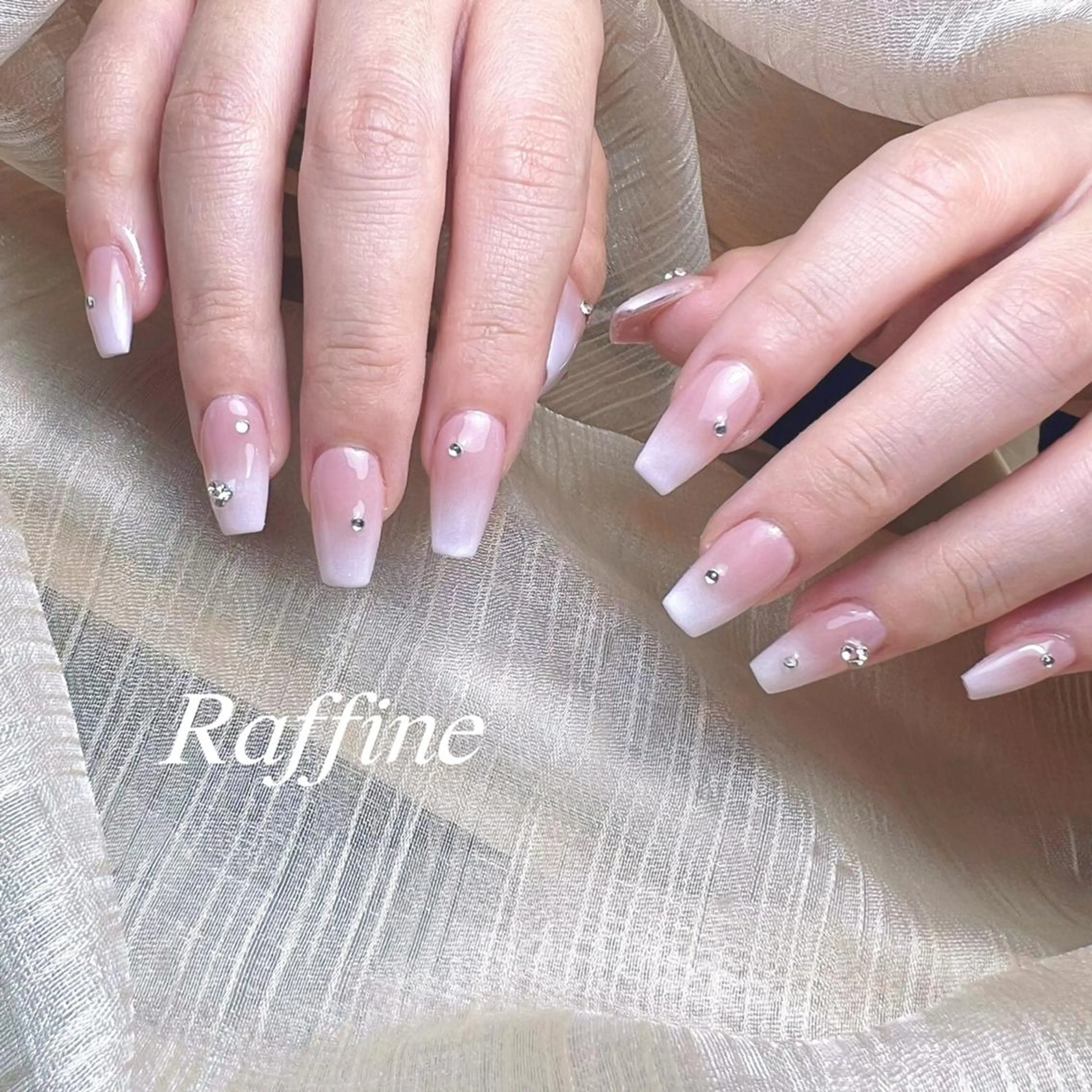 ネイル ハンドネイル RAFFINE haru🦋🩵のネイルデザイン