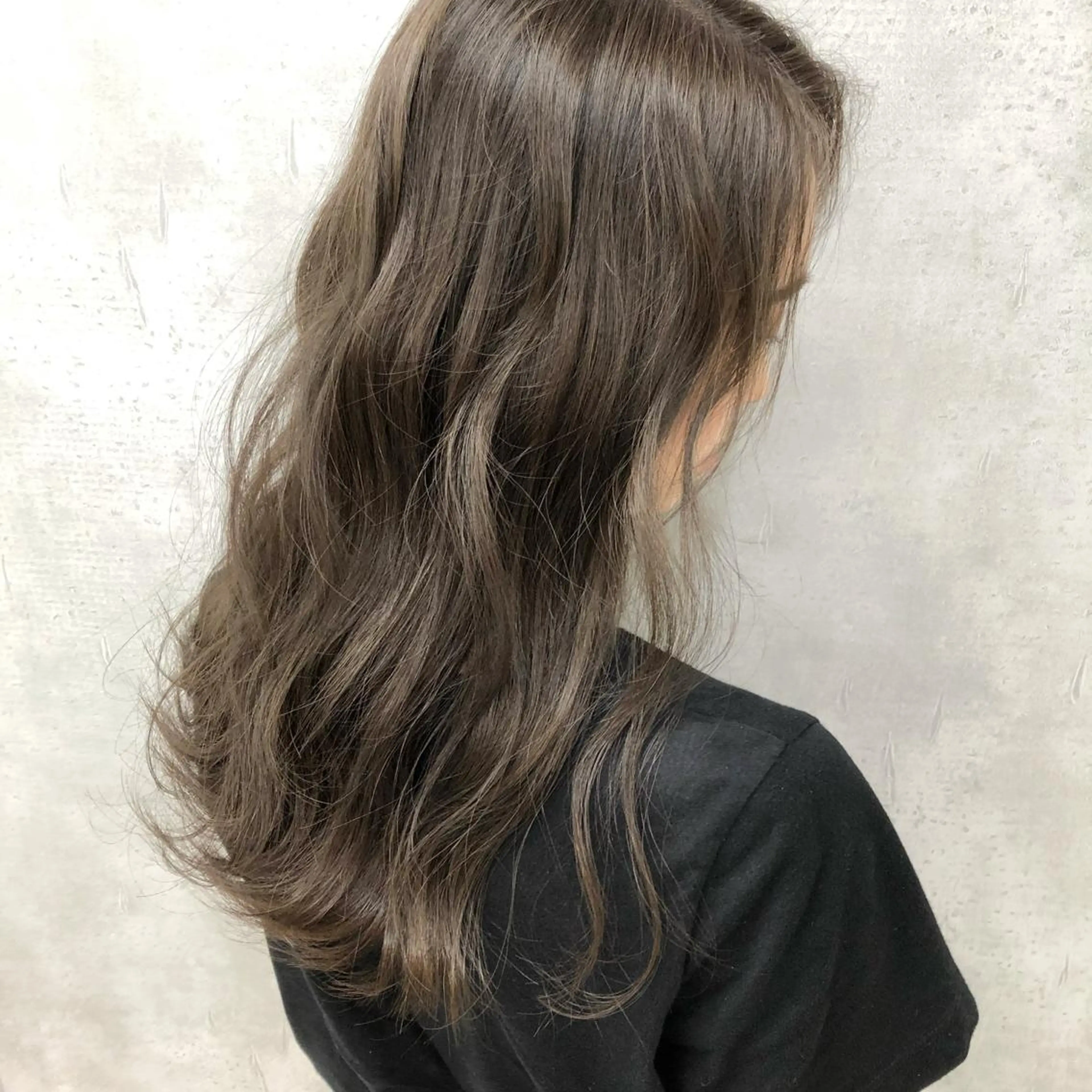 セミロング カラー ベージュカラー グレージュ ハイライトカラー ミルクティーグレージュ ハイライト universe tokyoのヘアスタイル